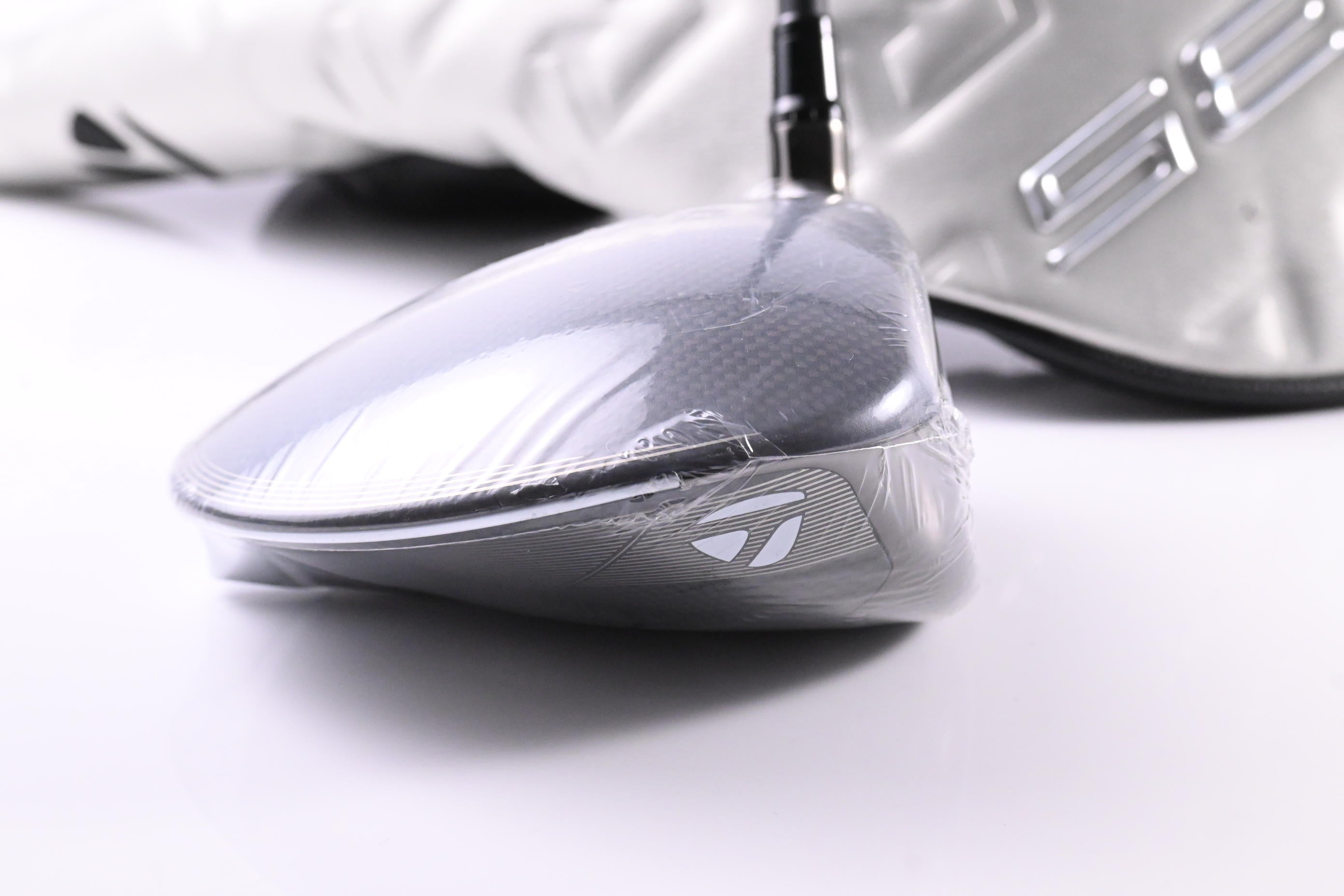 Taylormade Qi35 Max Lite Driver / 10.5 Degree / Regular Flex Vanquish 4 Shaft
