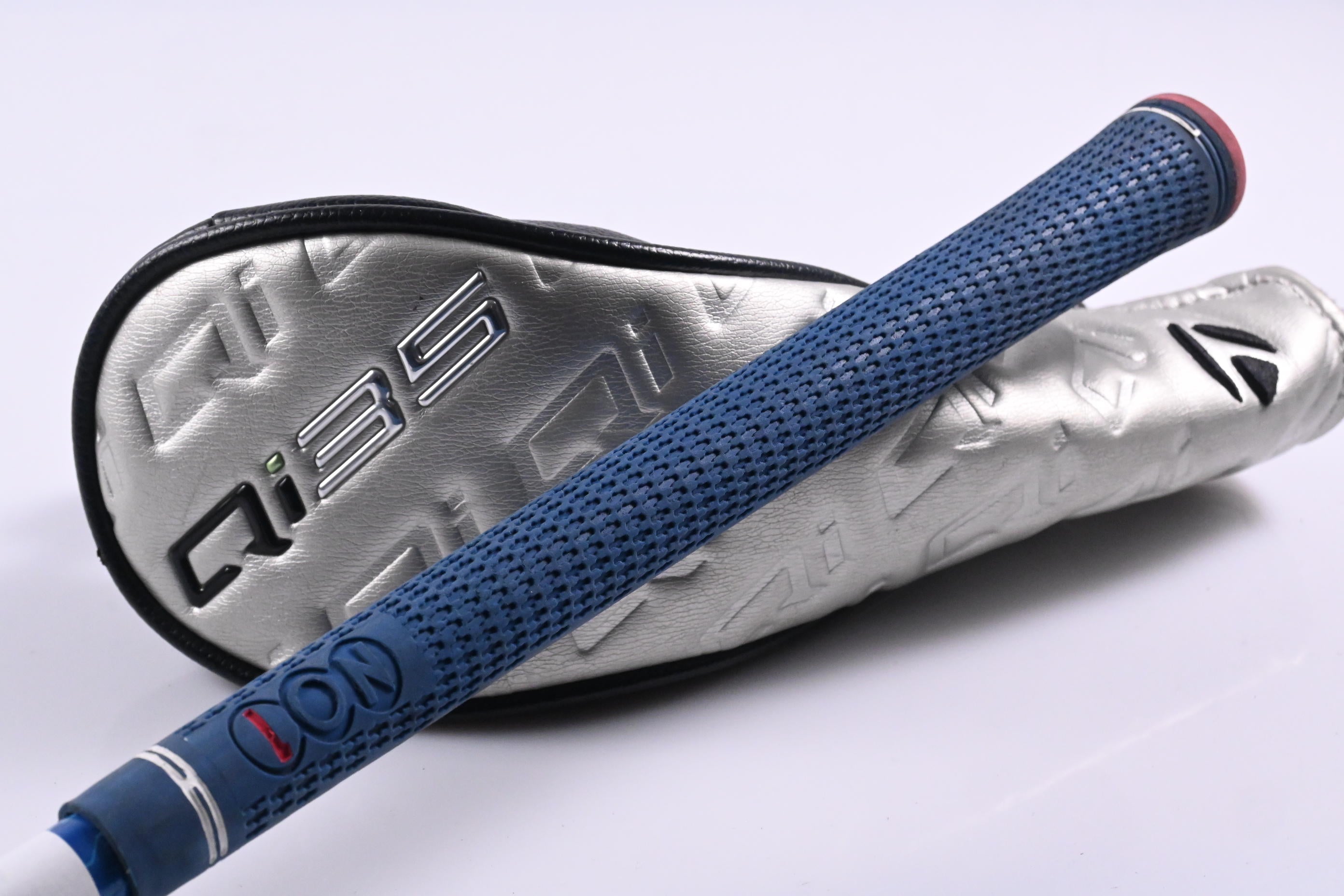 Taylormade Qi35 #4 Hybrid / 22 Degree / Regular Flex ACCRA GX Blue