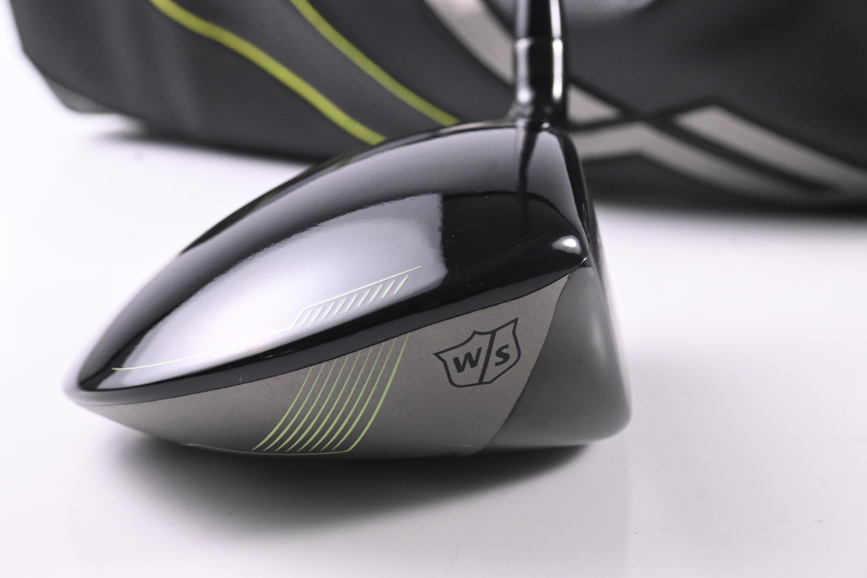 Wilson Launch Pad 2022 Driver / 10.5 Degree / Regular Flex EvenFlow 55 Shaft