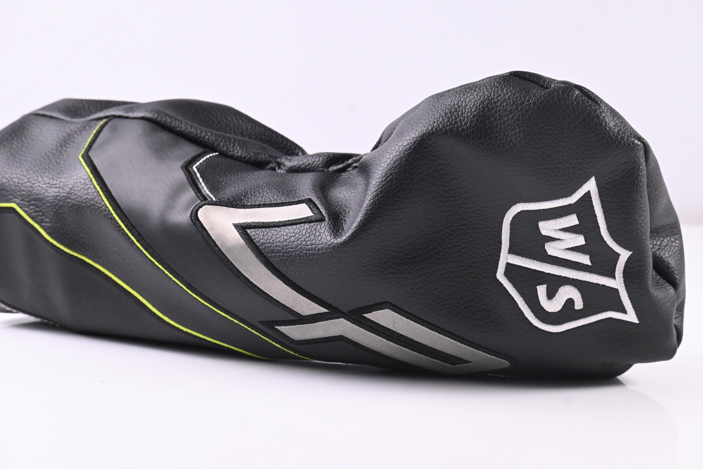 Wilson Launch Pad 2022 Driver / 10.5 Degree / Regular Flex EvenFlow 55 Shaft