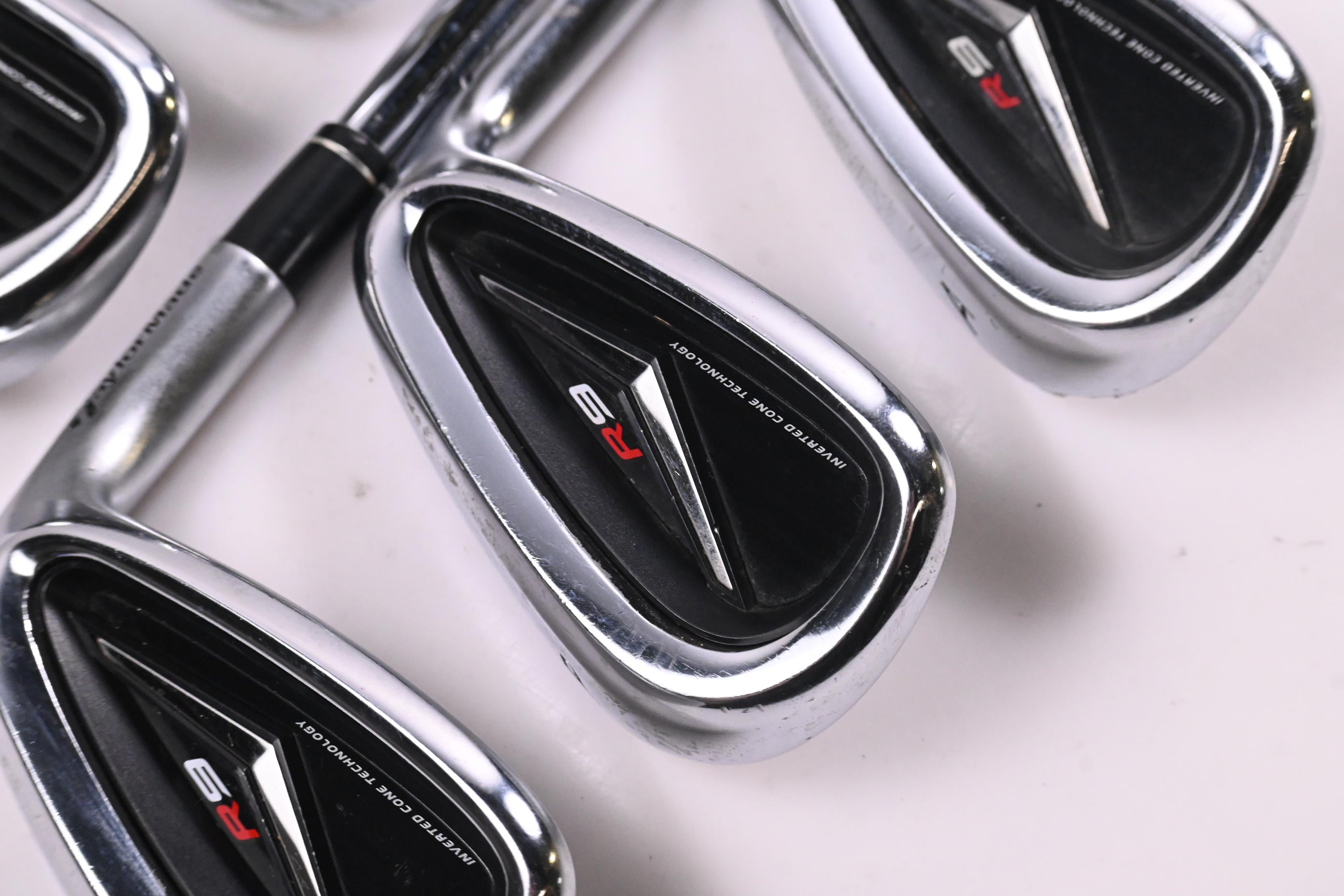 Taylormade R9 Irons / 7-PW+GW / Regular Flex KBS 90 Shafts