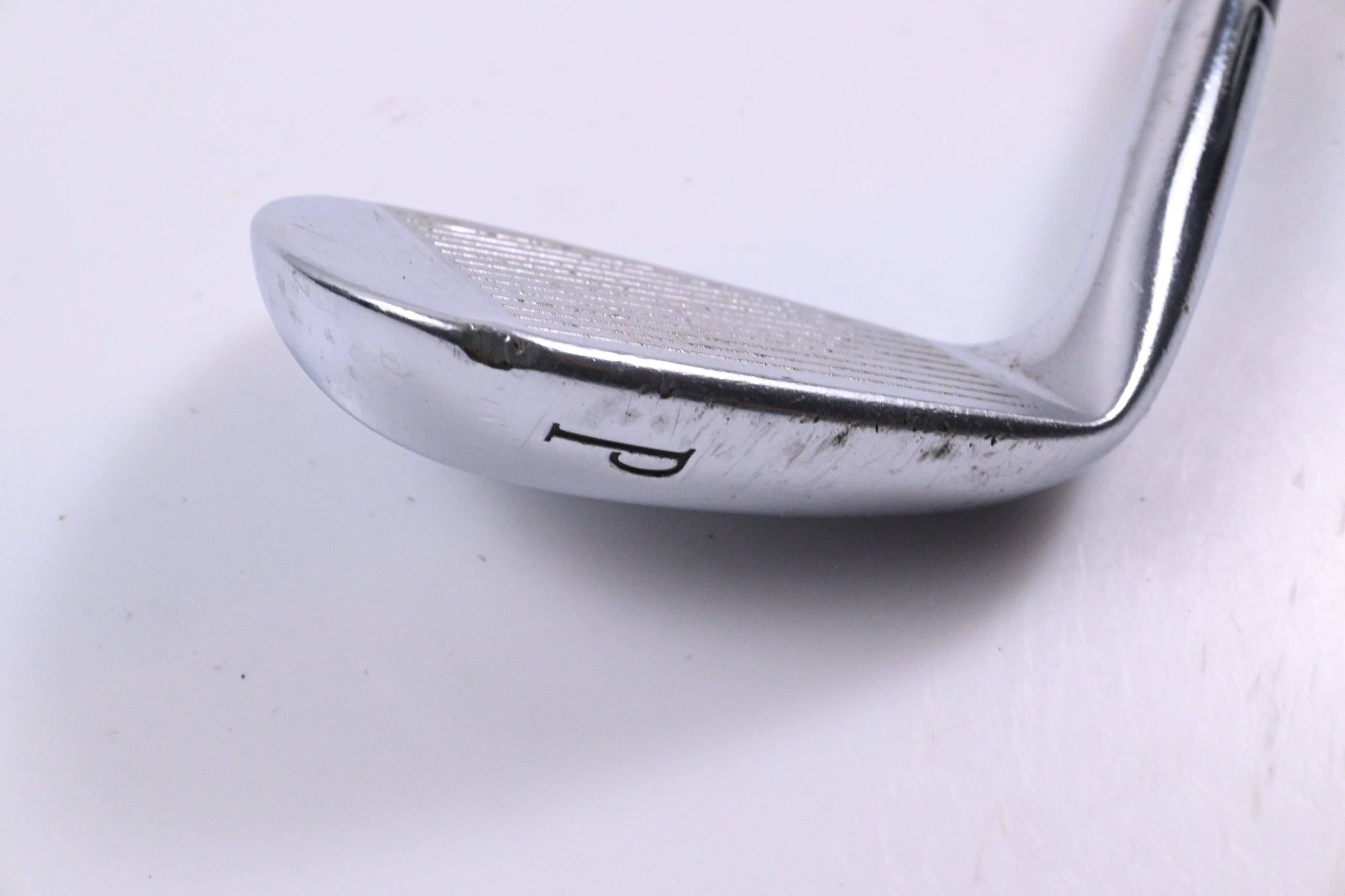 Mizuno MP-32 Pitching Wedge / 47 Degree / Regular Flex Dynamic Gold R300 Shaft