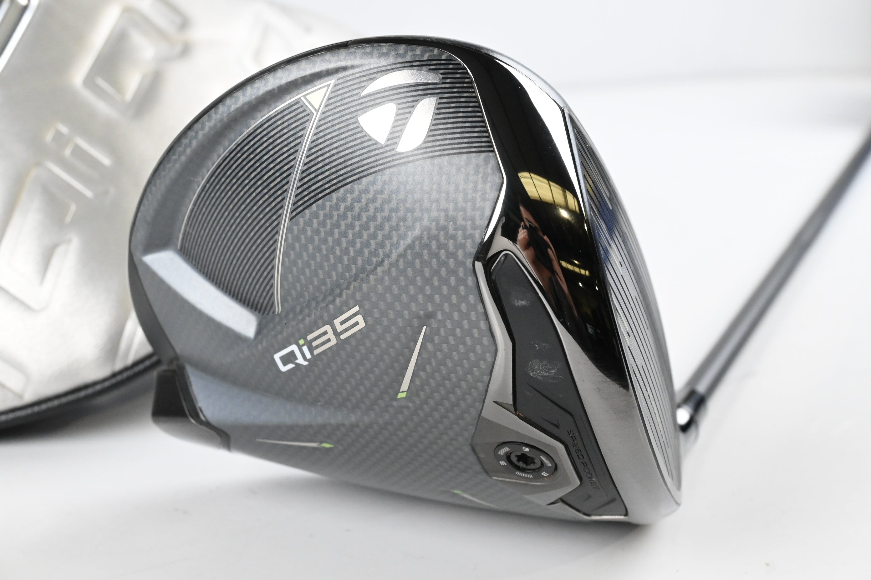 Taylormade Qi35 Driver / 12 Degree / Regular Flex Vanquish 5 Shaft