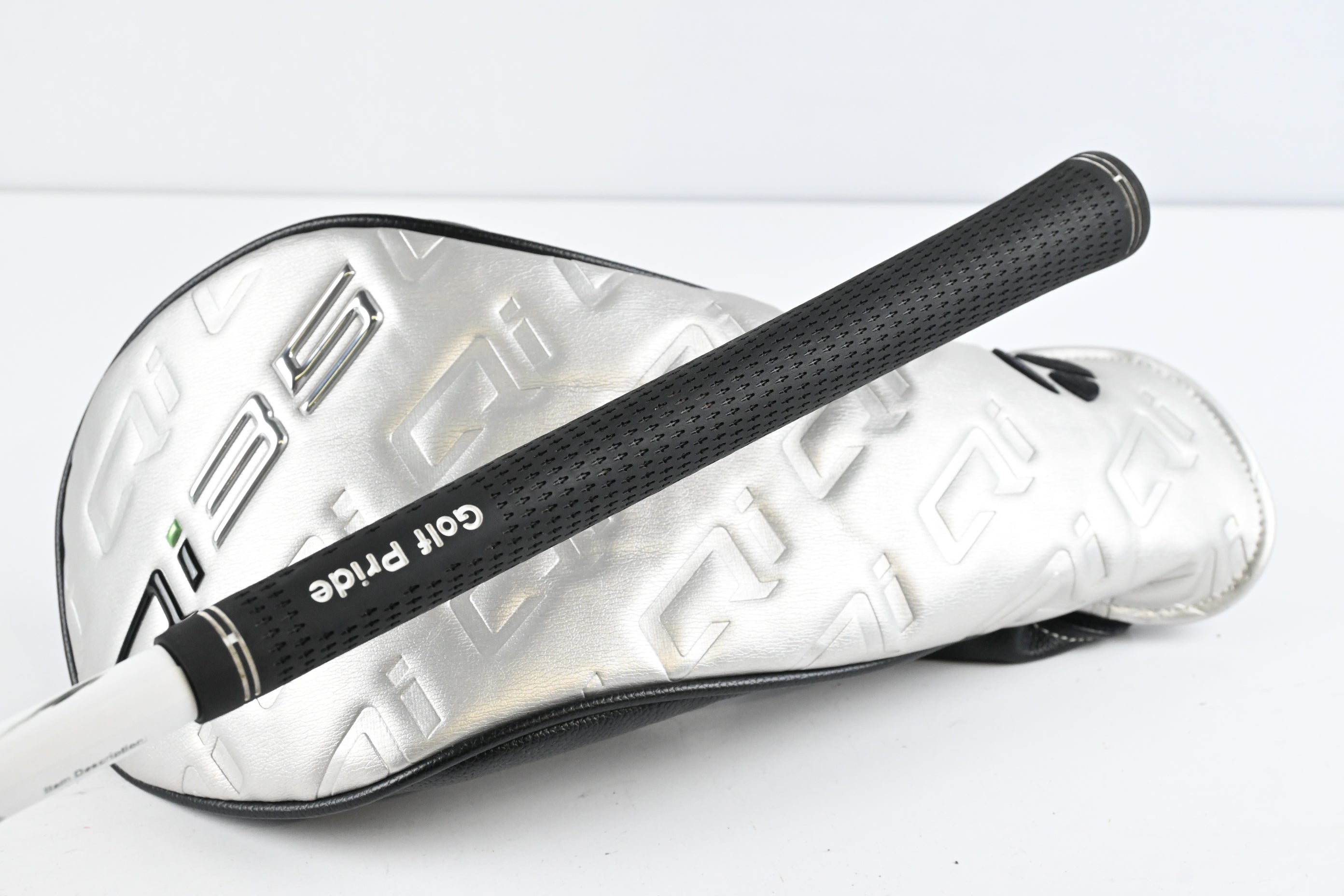 Taylormade Qi35 Driver / 12 Degree / Regular Flex Vanquish 5 Shaft