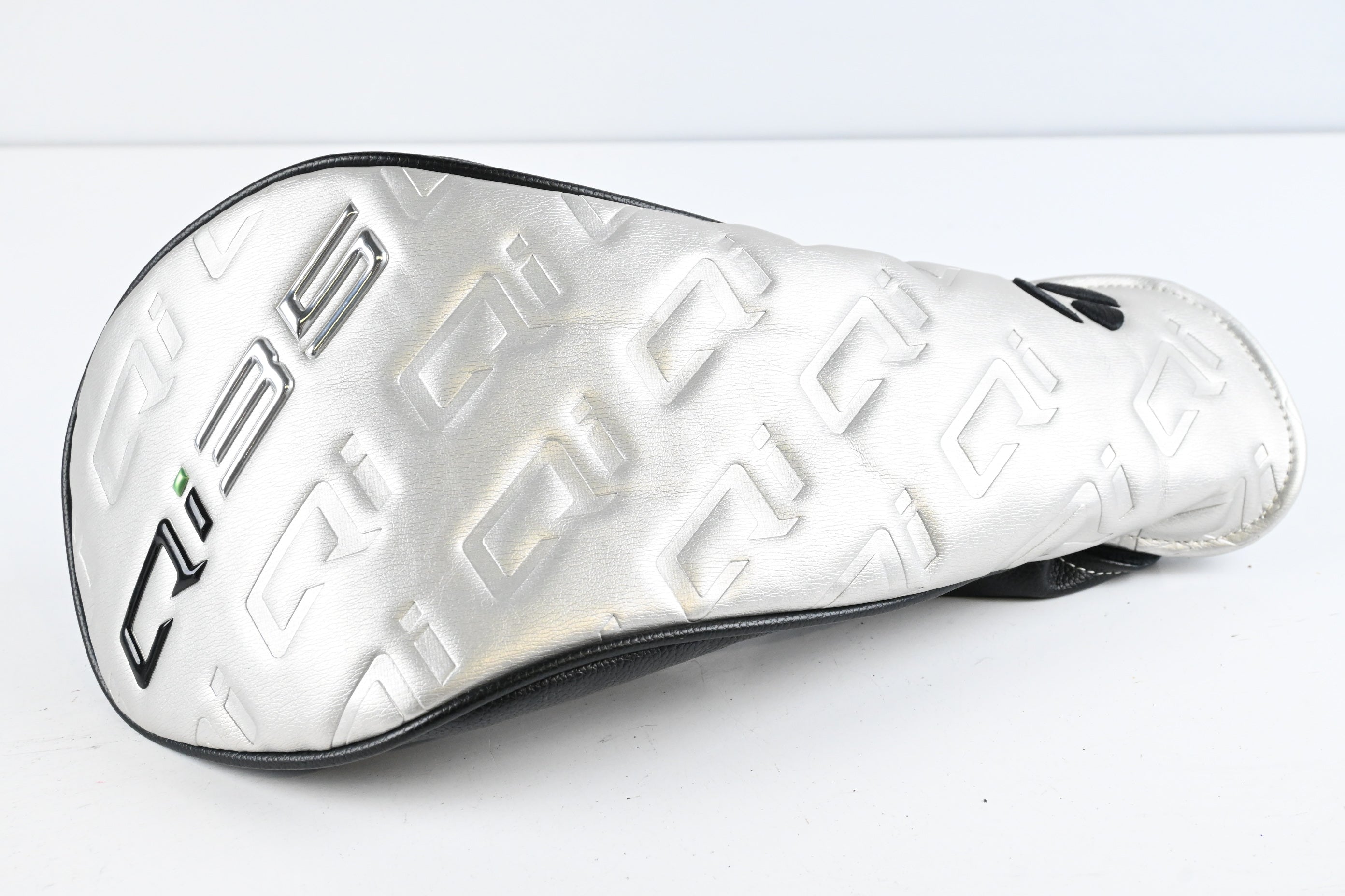 Taylormade Qi35 Driver / 12 Degree / Regular Flex Vanquish 5 Shaft
