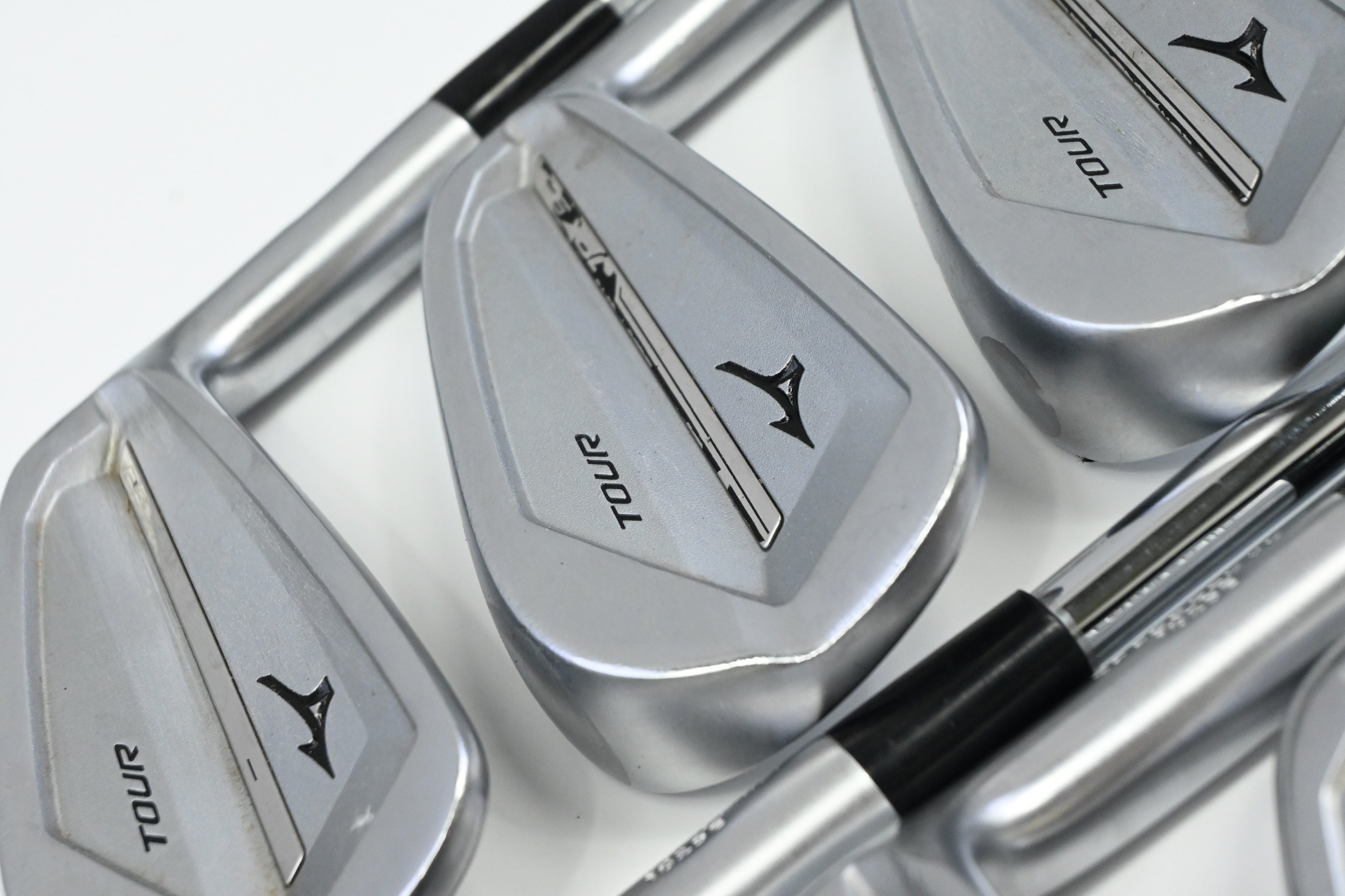 Mizuno JPX 921 Tour Irons / 5-PW / Regular Flex Dynamic Gold 105 R300 Shafts