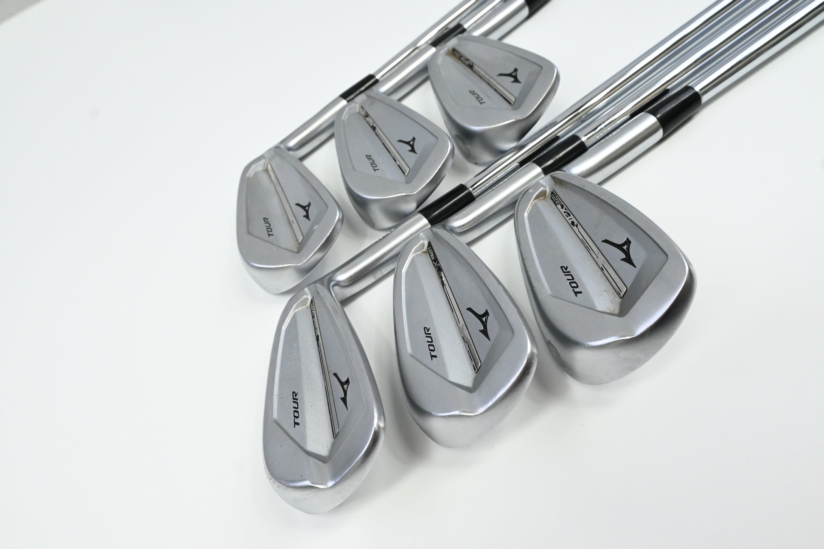 Mizuno JPX 921 Tour Irons / 5-PW / Regular Flex Dynamic Gold 105 R300 Shafts