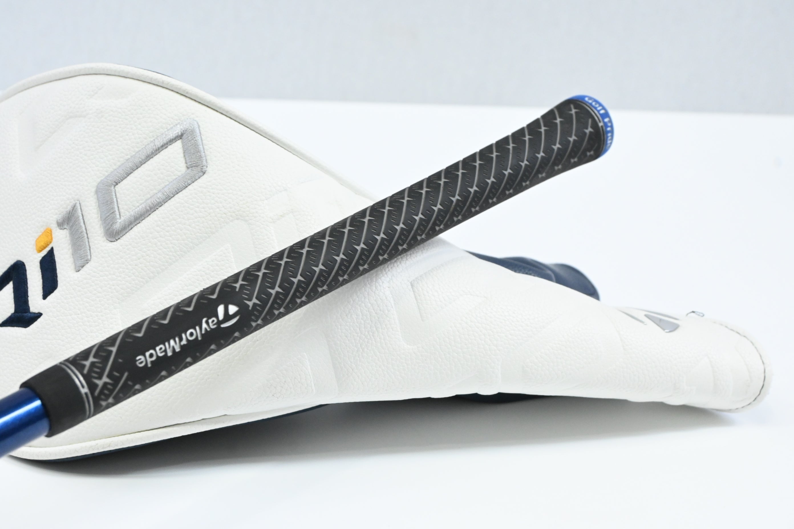 Taylormade Qi10 Driver / 10.5 Degree / Regular Flex Fujikura Ventus TR Blue 5