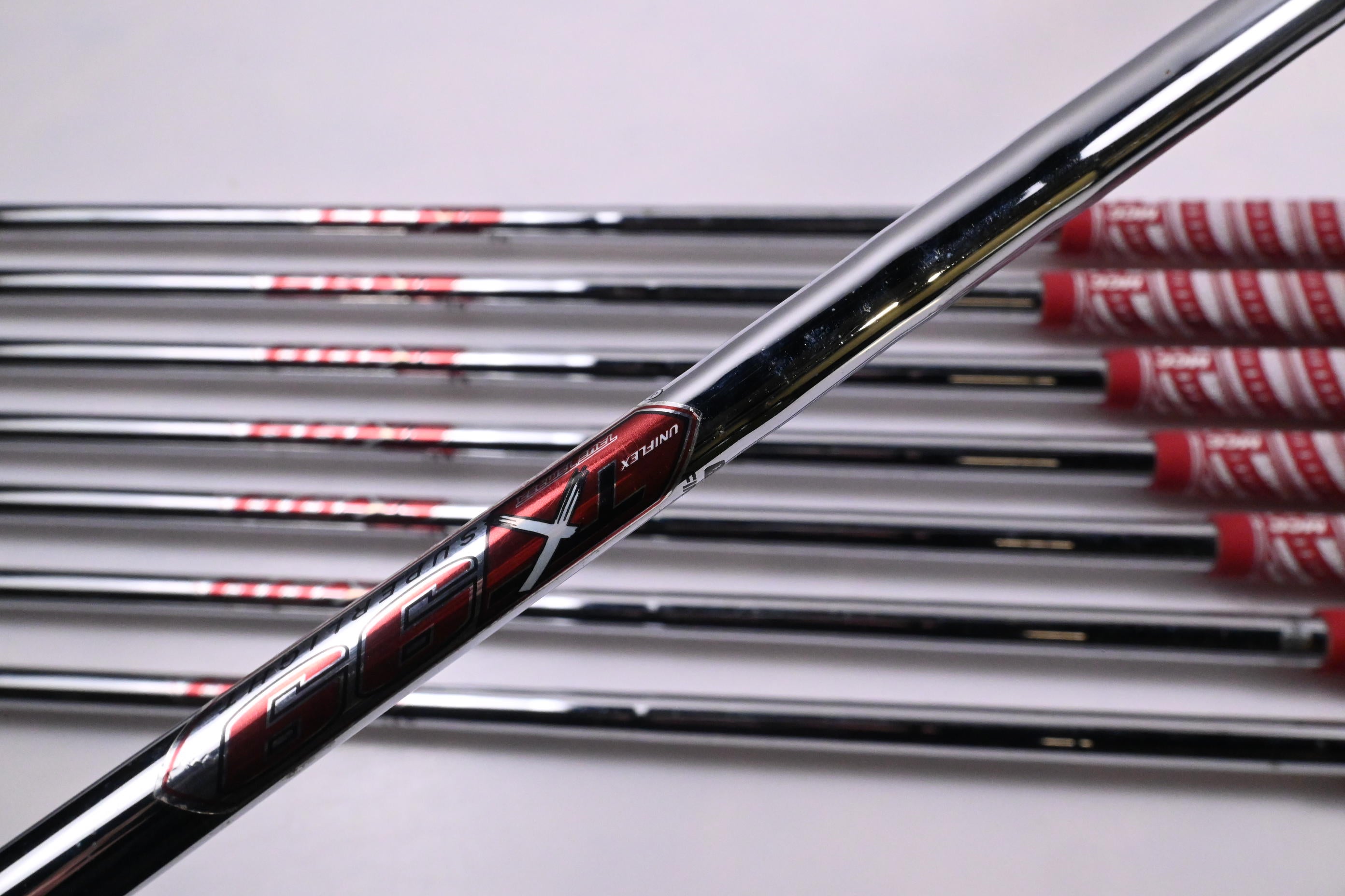Left Hand Wilson Di9 Irons / 4-PW+SW / UniFlex TX-99 Shafts