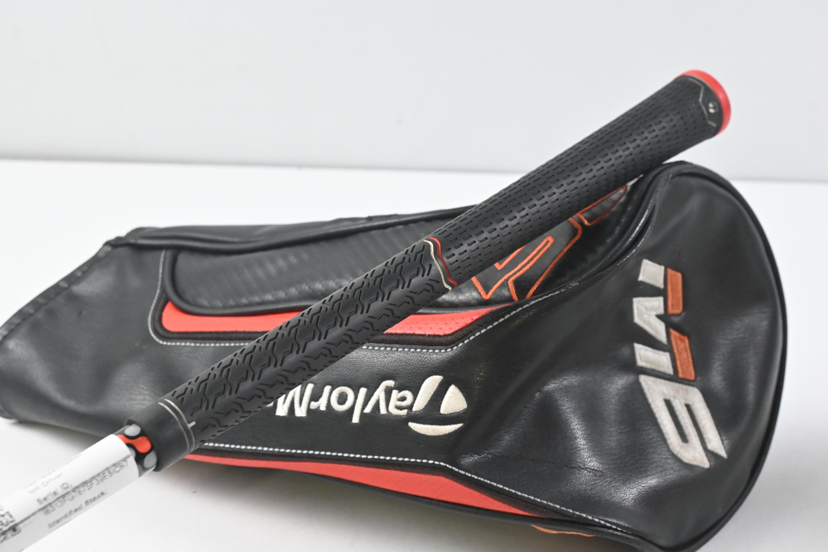 Taylormade M6 Driver / 10.5 Degree / Regular Flex Fujikura Atmos Orange 5 Shaft