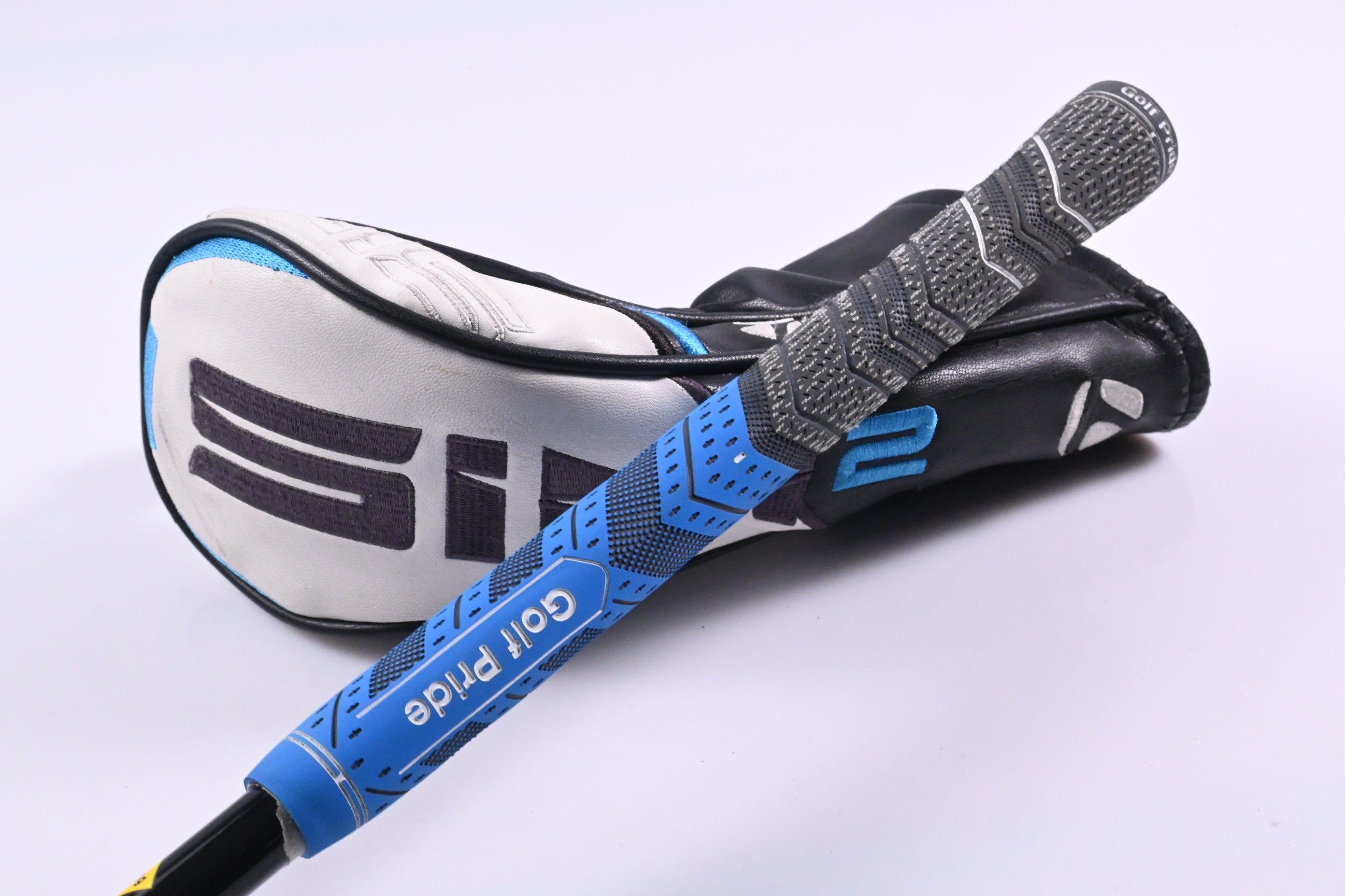 Taylormade SIM2 Ti #3 Wood / 15 Degree / X-Flex HZRDUS Smoke RDX Blue 70