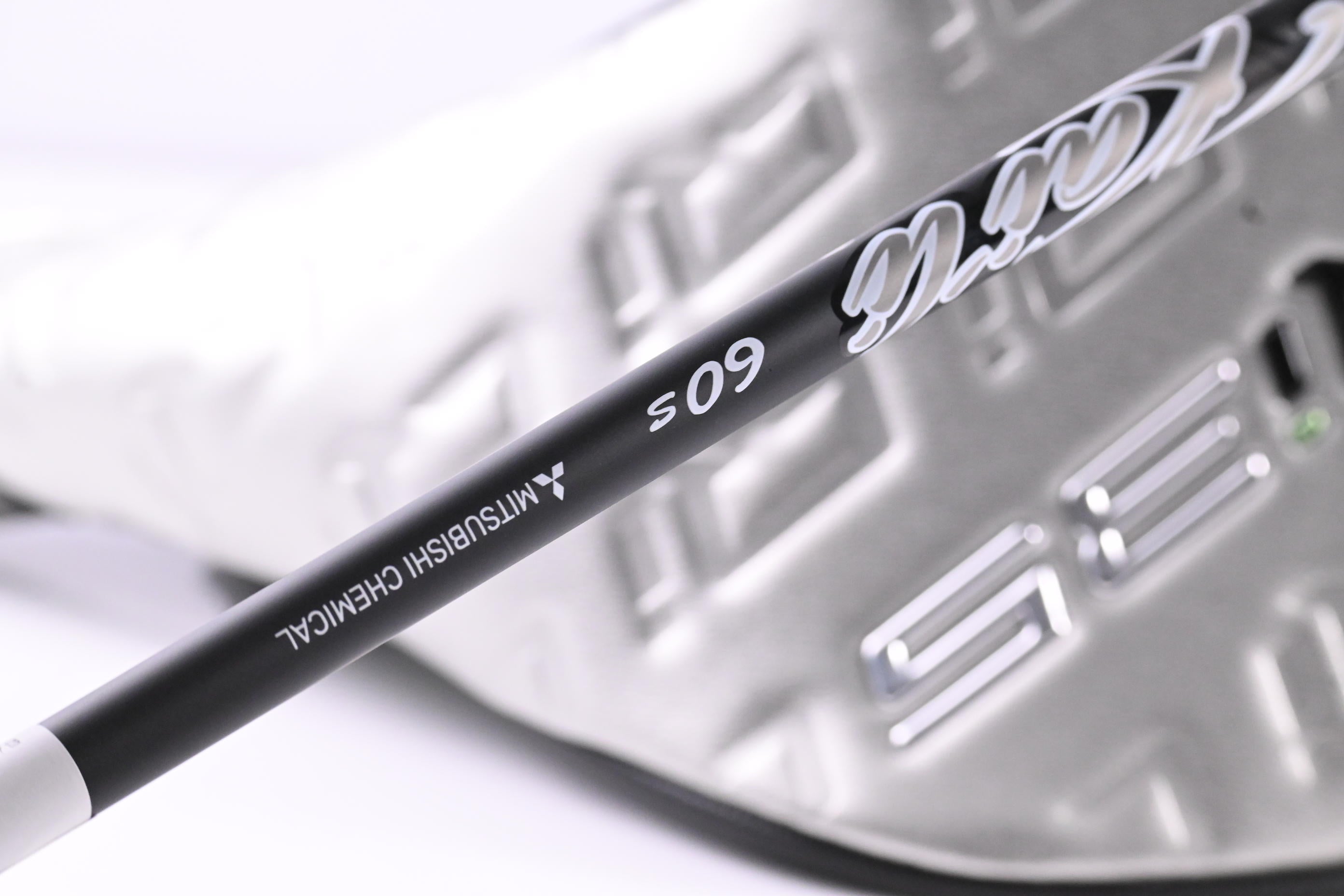 Taylormade Qi35 LS Driver / 9 Degree / Stiff Flex Kai'li White Dark Wave 60