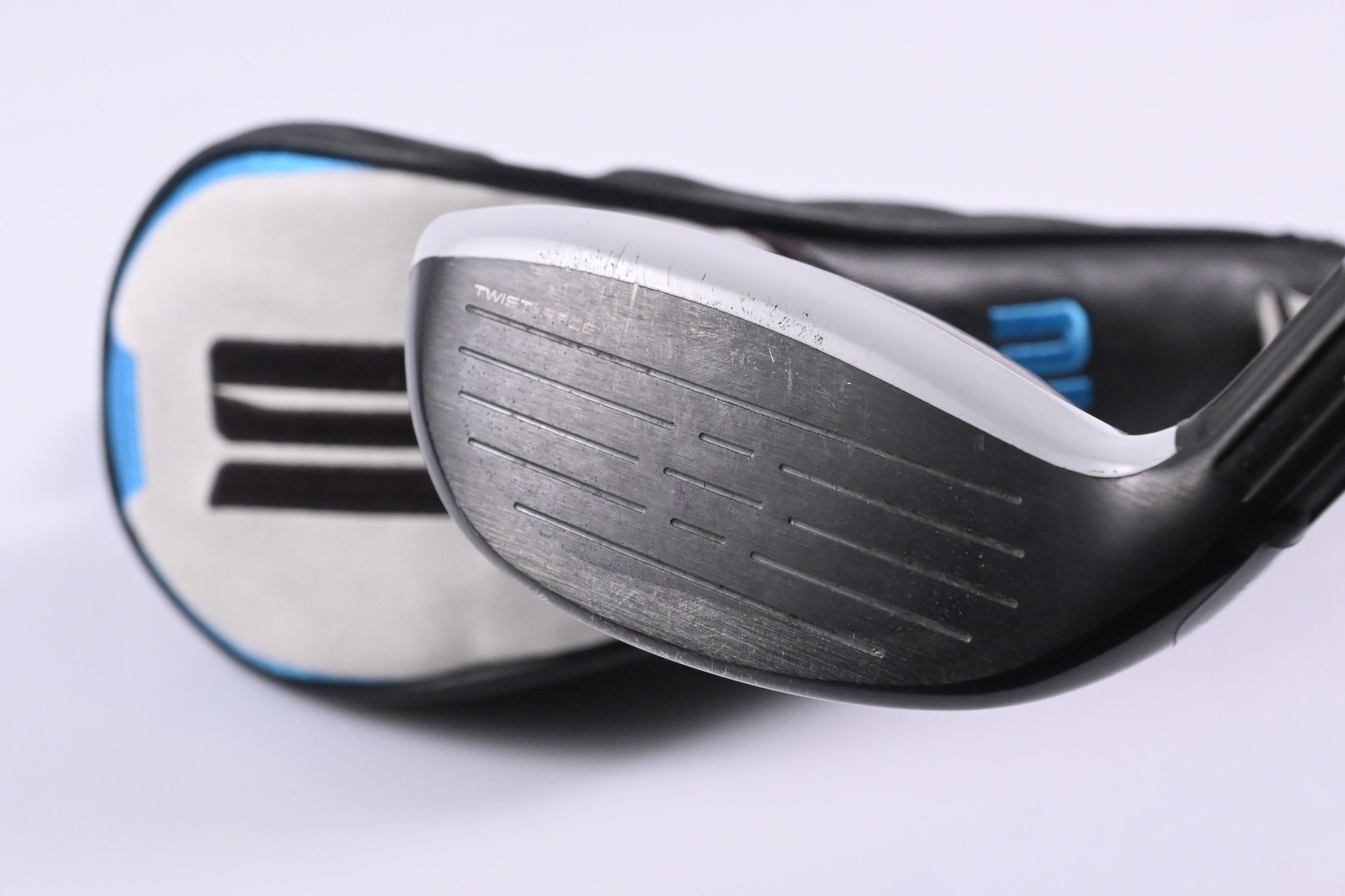 Taylormade SIM2 Max #3 Hybrid / 19 Degree / Regular Flex Fujikura Ventus Blue 6