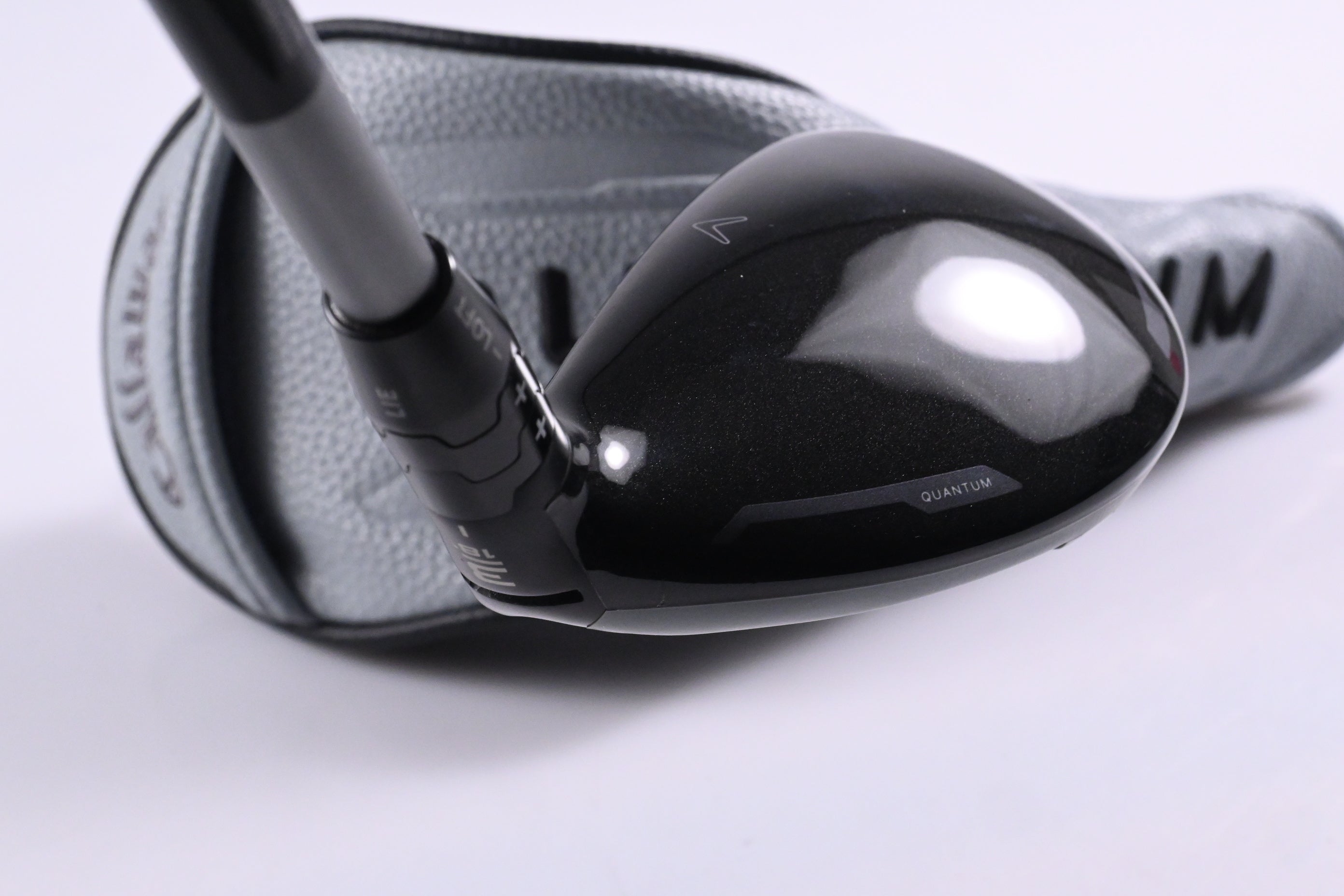 Callaway Quantum Max OS #3 Hybrid / 18 Degree / Regular Flex Denali Frost Silver