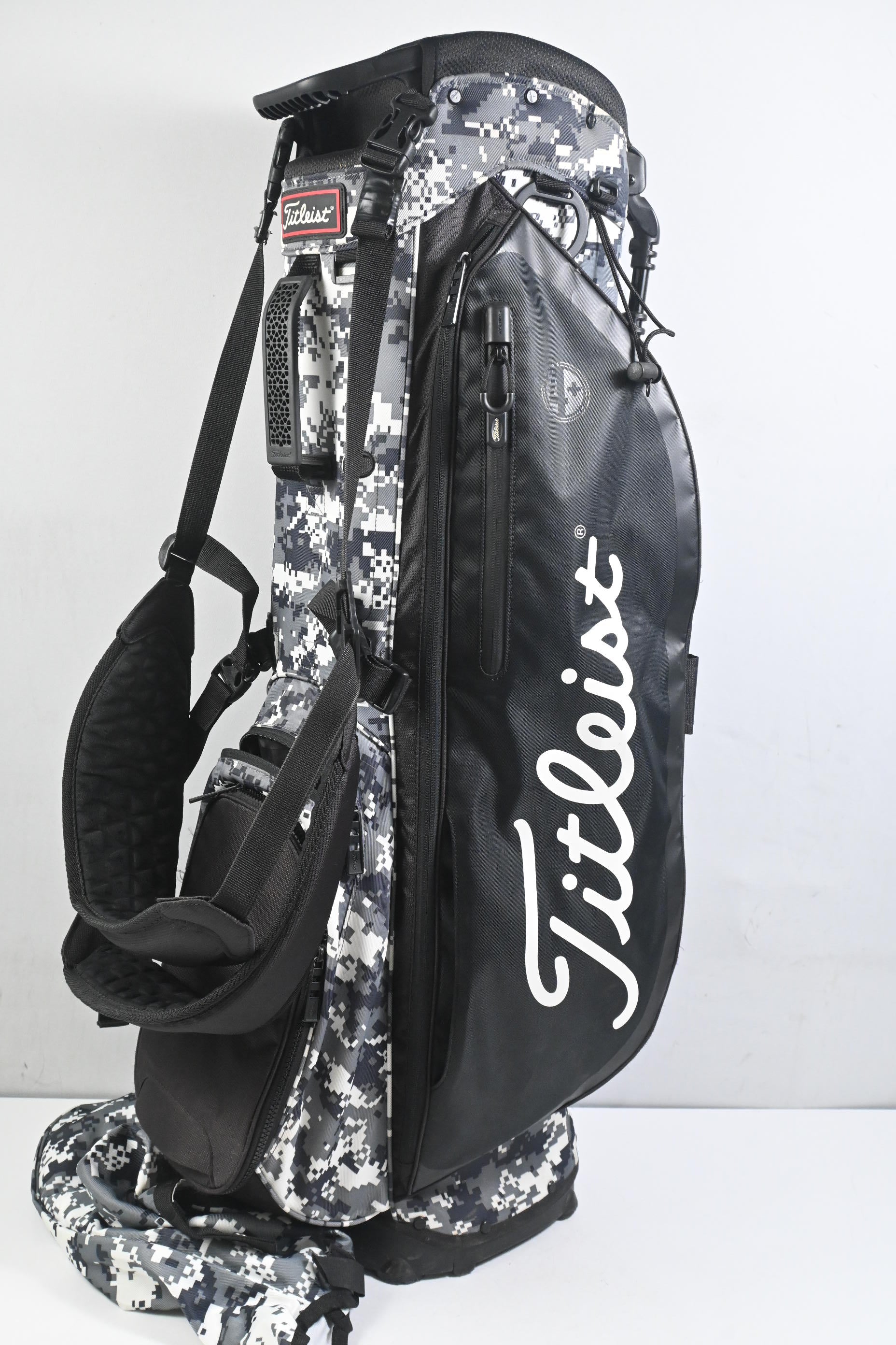 Titleist Players 4+ Stand Bag / 4-Way Divider / Black, Grey Camo