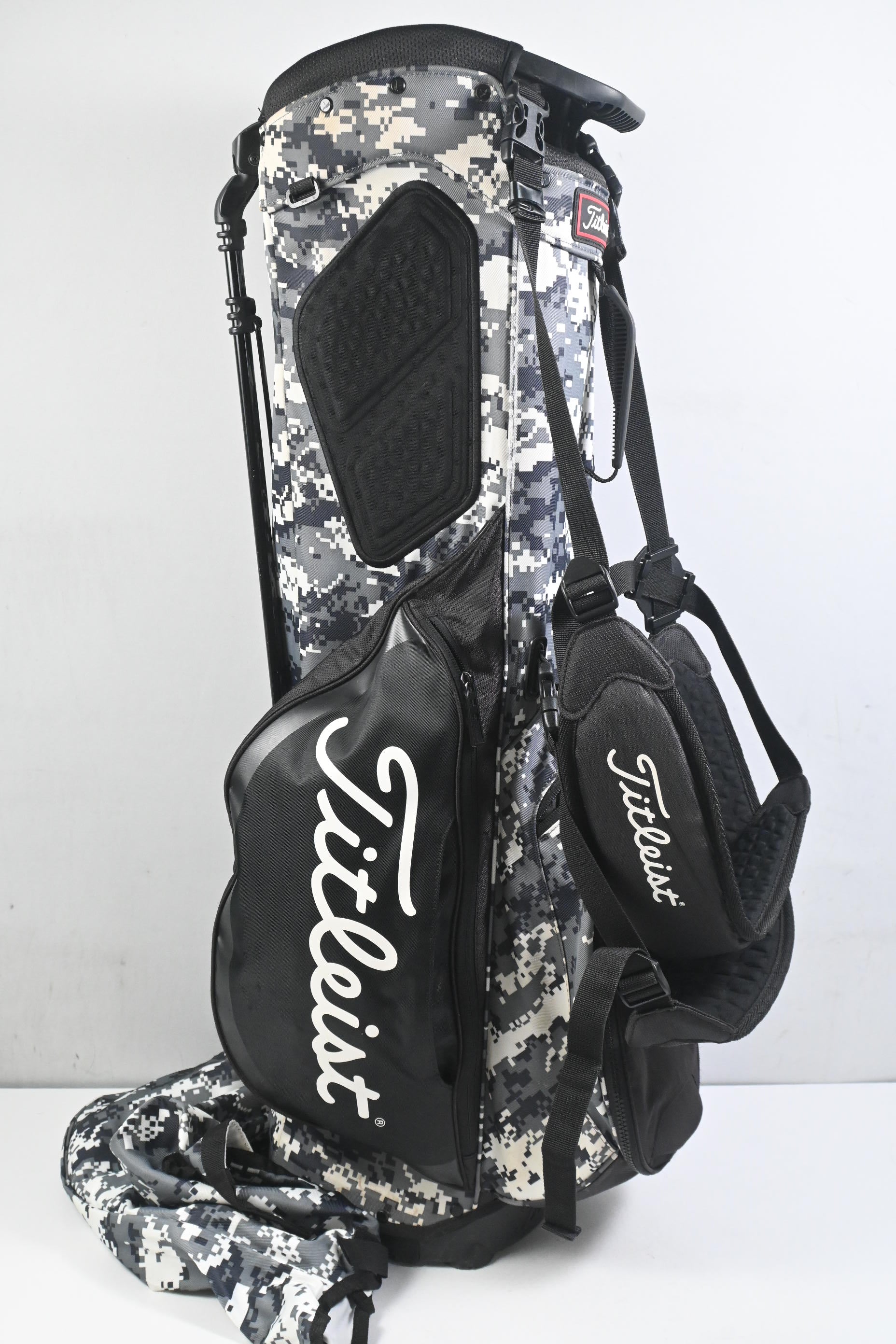 Titleist Players 4+ Stand Bag / 4-Way Divider / Black, Grey Camo