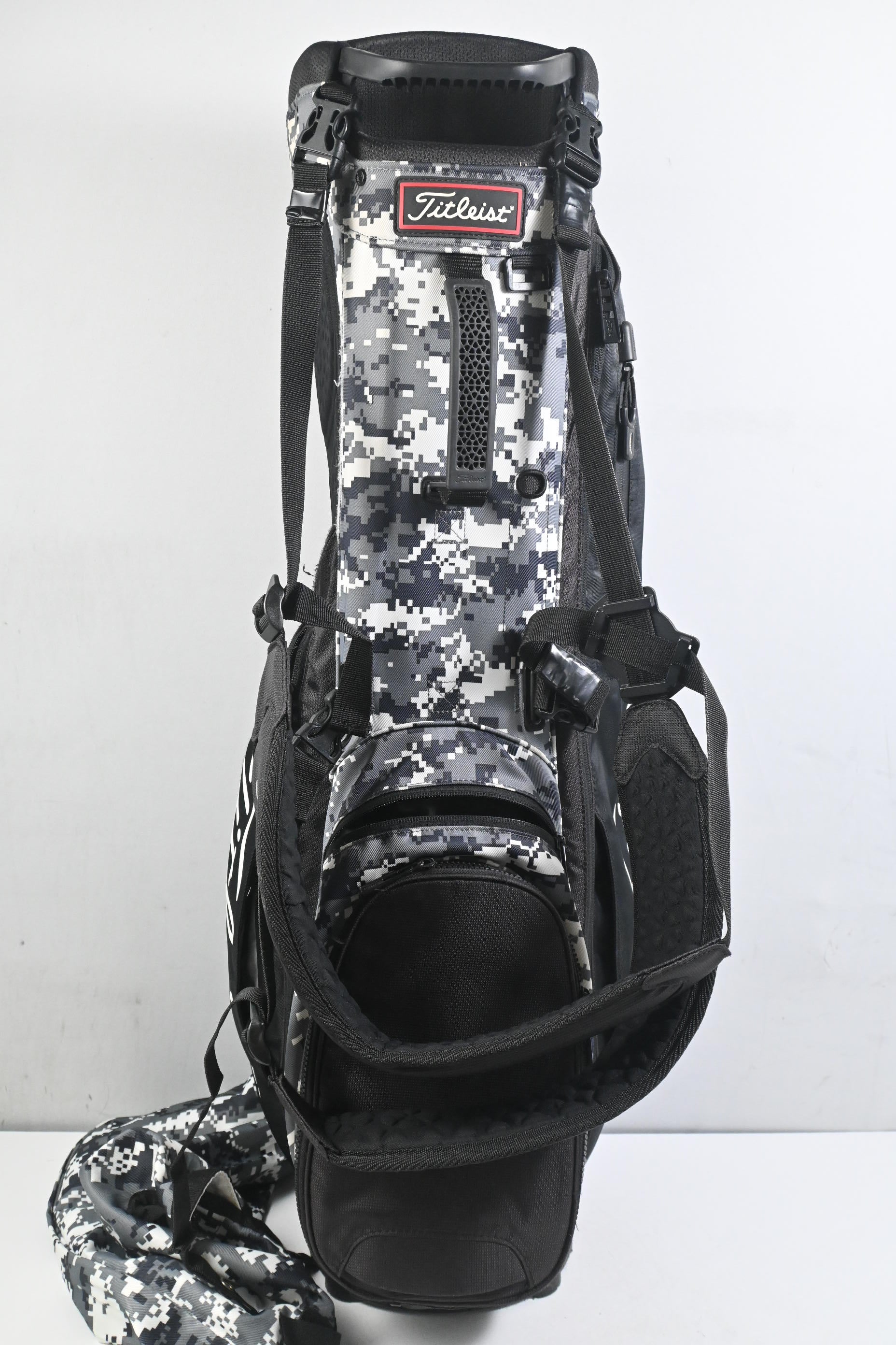 Titleist Players 4+ Stand Bag / 4-Way Divider / Black, Grey Camo