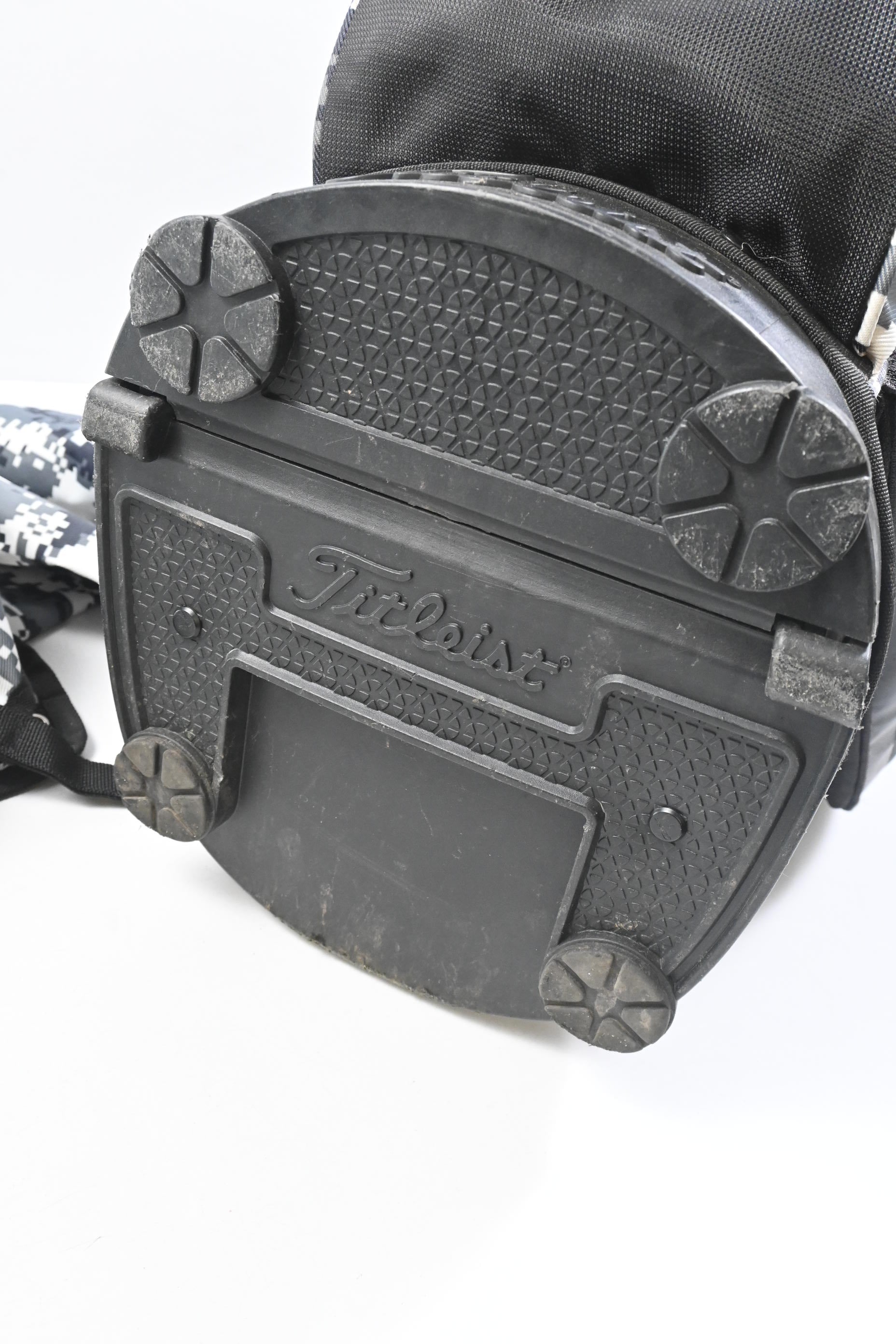 Titleist Players 4+ Stand Bag / 4-Way Divider / Black, Grey Camo