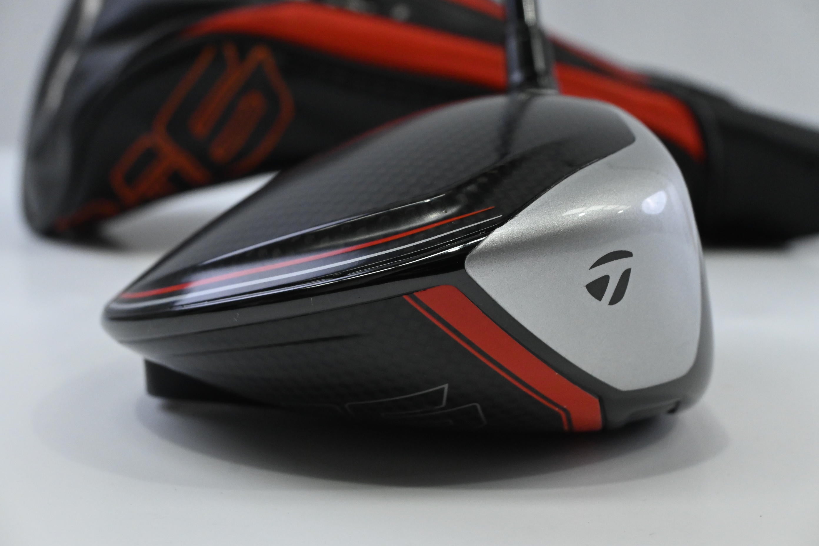 Taylormade M6 Driver / 10.5 Degree / Regular Flex Fujikura  Atmos Red 5 Shaft