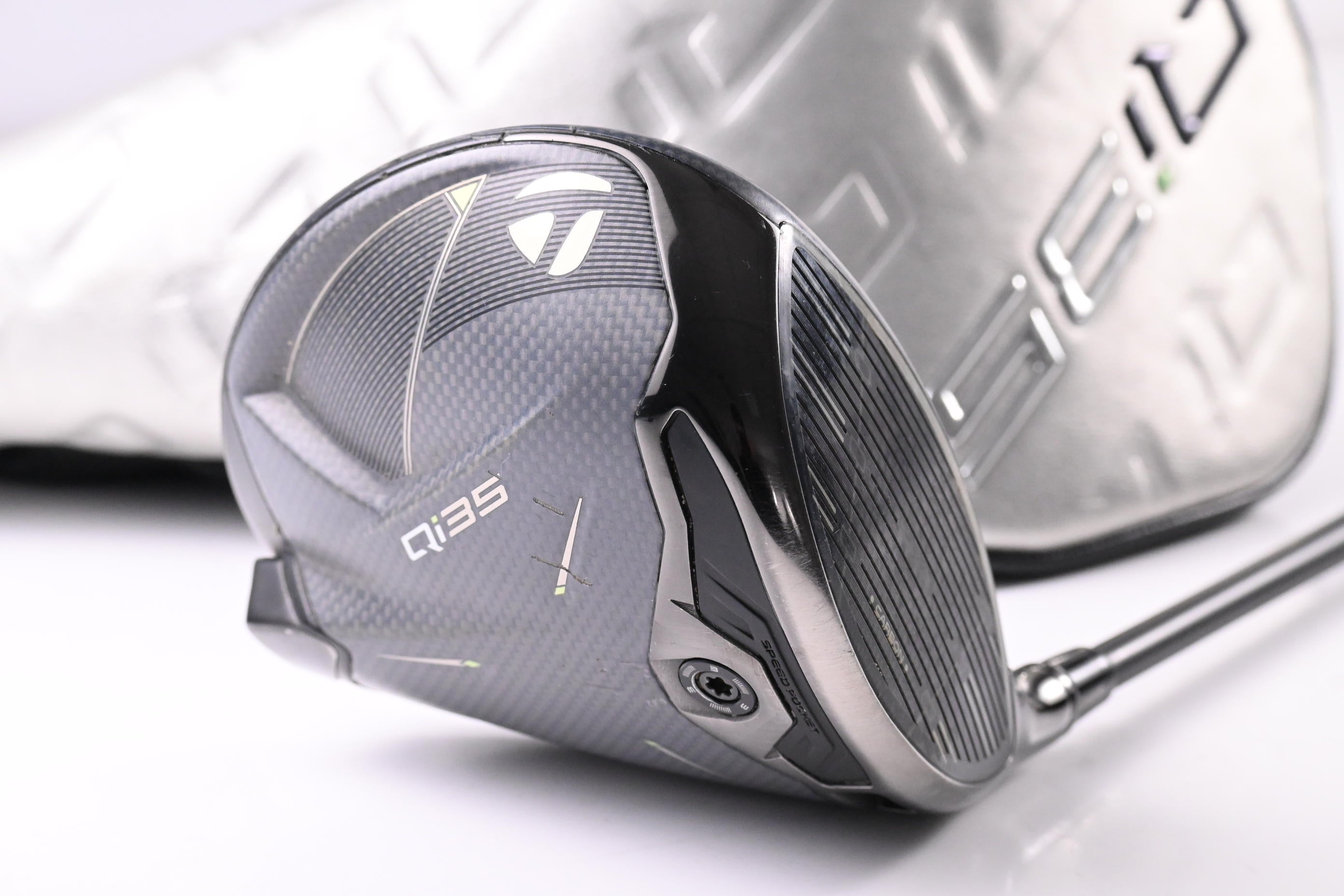 Taylormade Qi35 Driver / 10.5 Degree / Regular Flex Fujikura Ventus Blue 5 Shaft