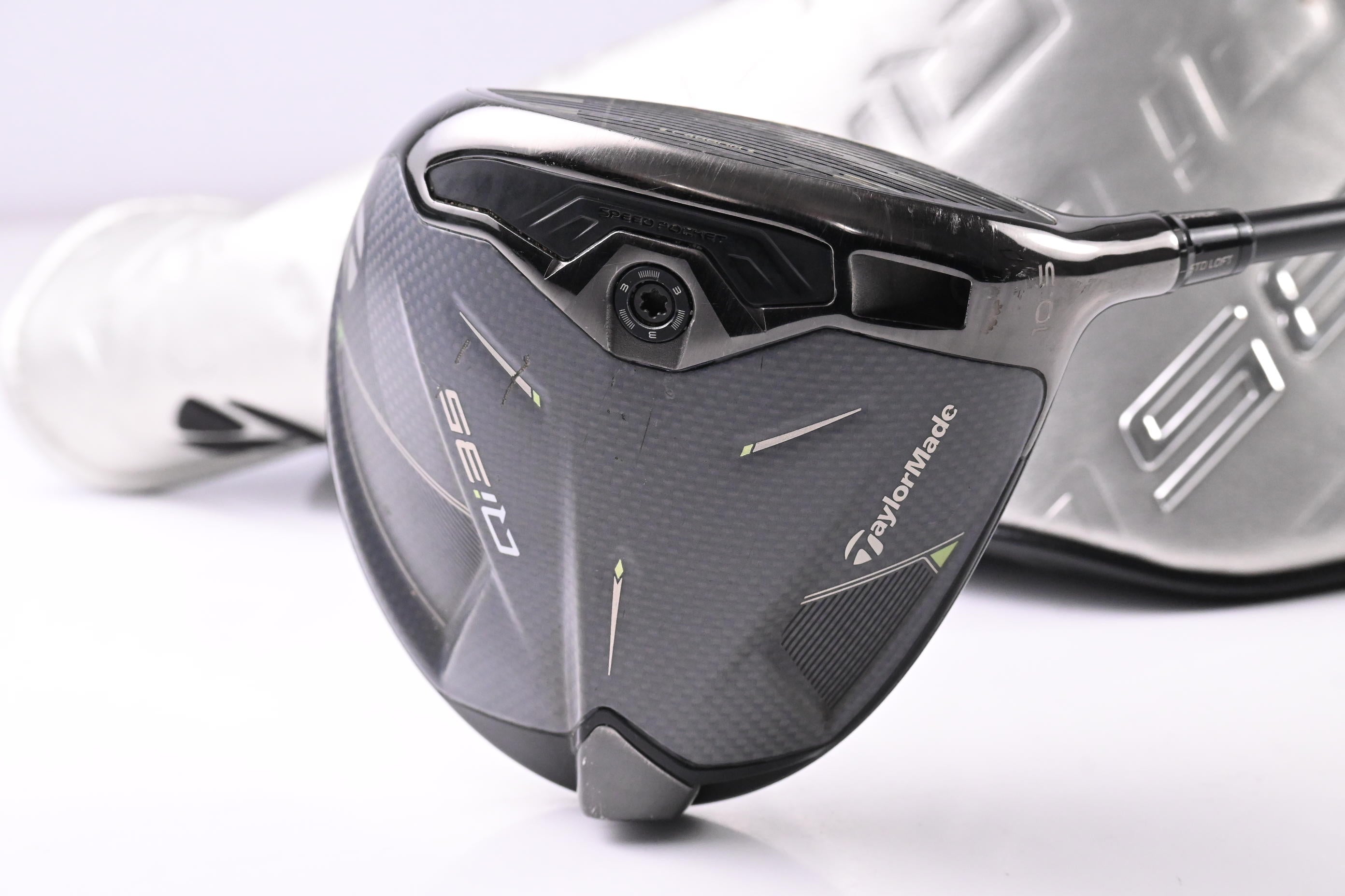 Taylormade Qi35 Driver / 10.5 Degree / Regular Flex Fujikura Ventus Blue 5 Shaft