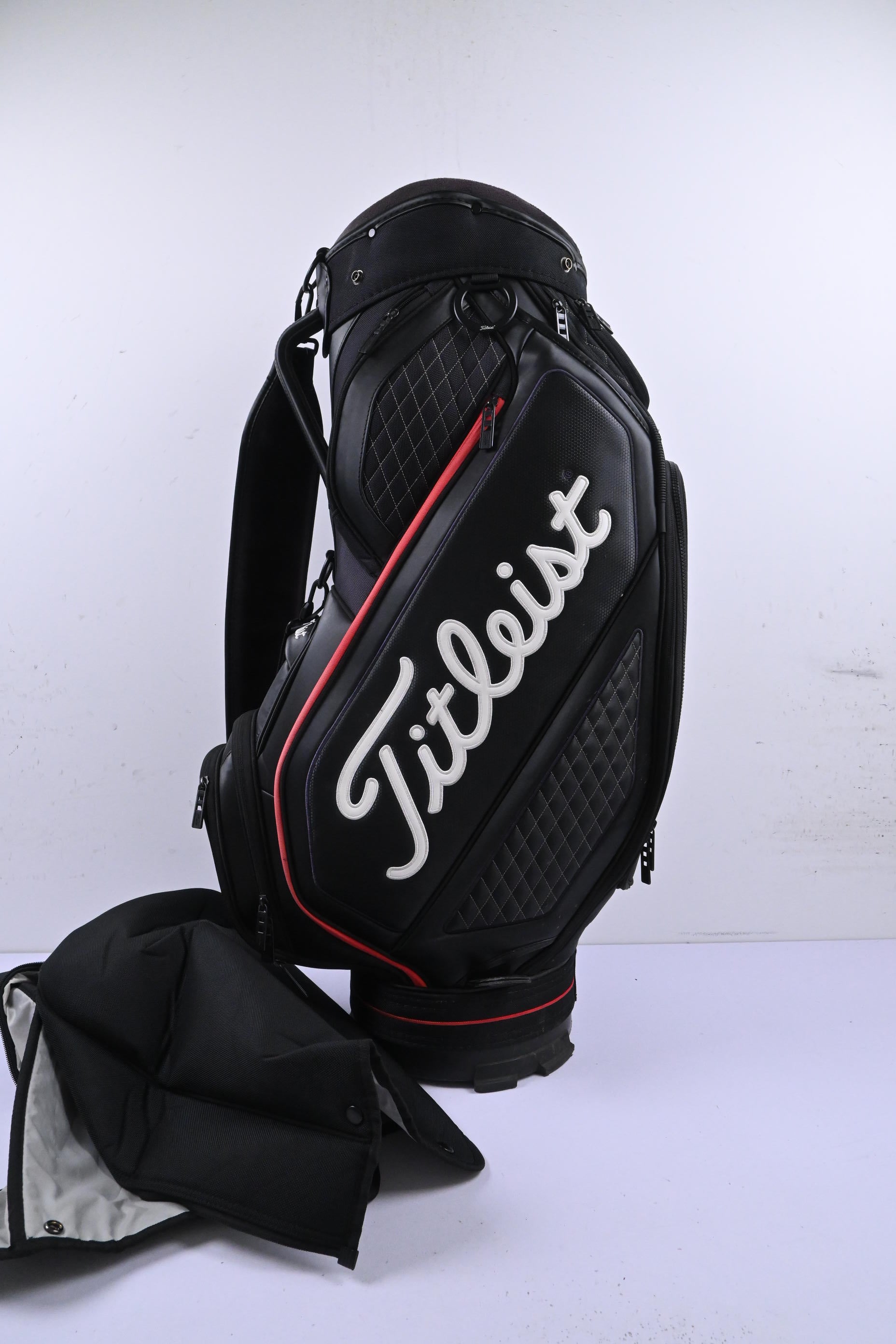 Titleist Tour Bag / 6-Way Divider / Black, White & Red
