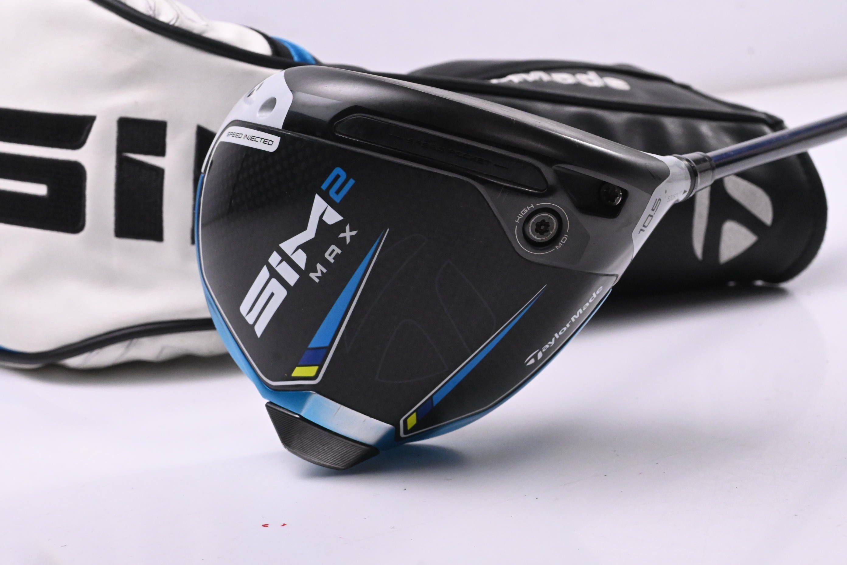 Taylormade SIM2 Max Driver / 10.5 Degree / Regular Flex Fujikura Ventus Blue 5