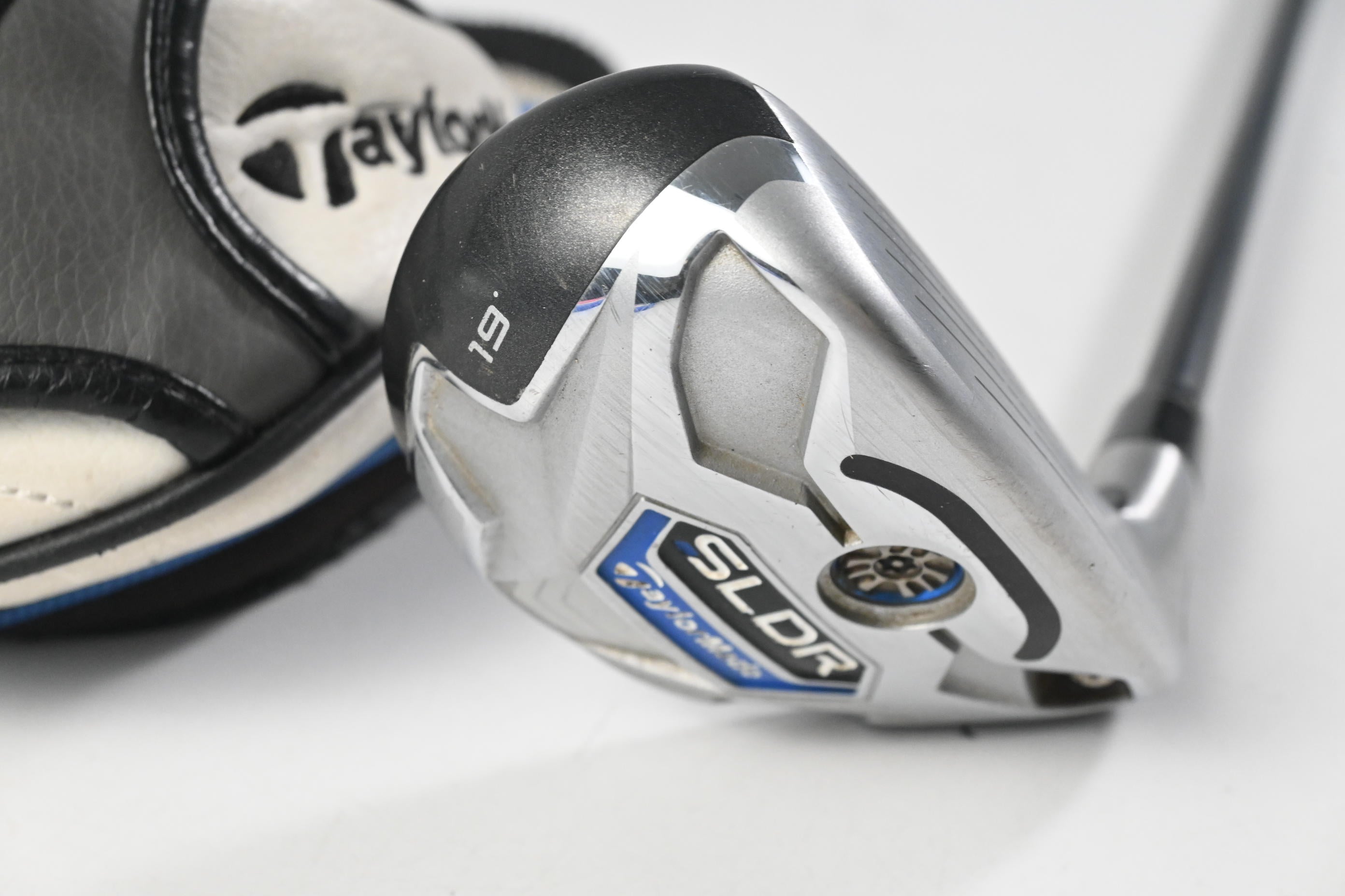 Taylormade SLDR #3 Hybrid / 19 Degree / Regular Flex Fujikura Speeder 82 Shaft