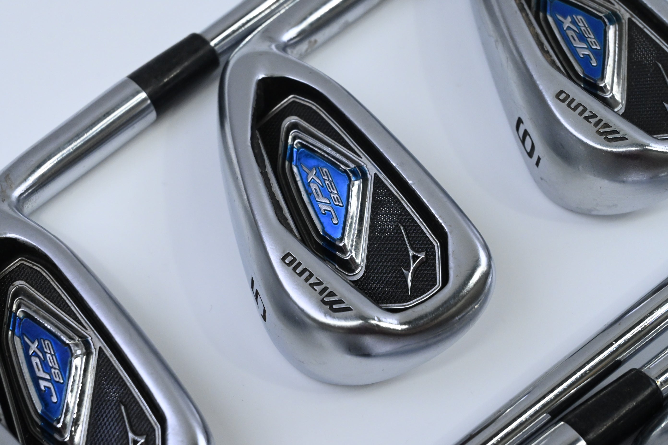Mizuno JPX 825 Irons / 4-PW / Regular Flex Dynamic Gold XP R300 Shafts
