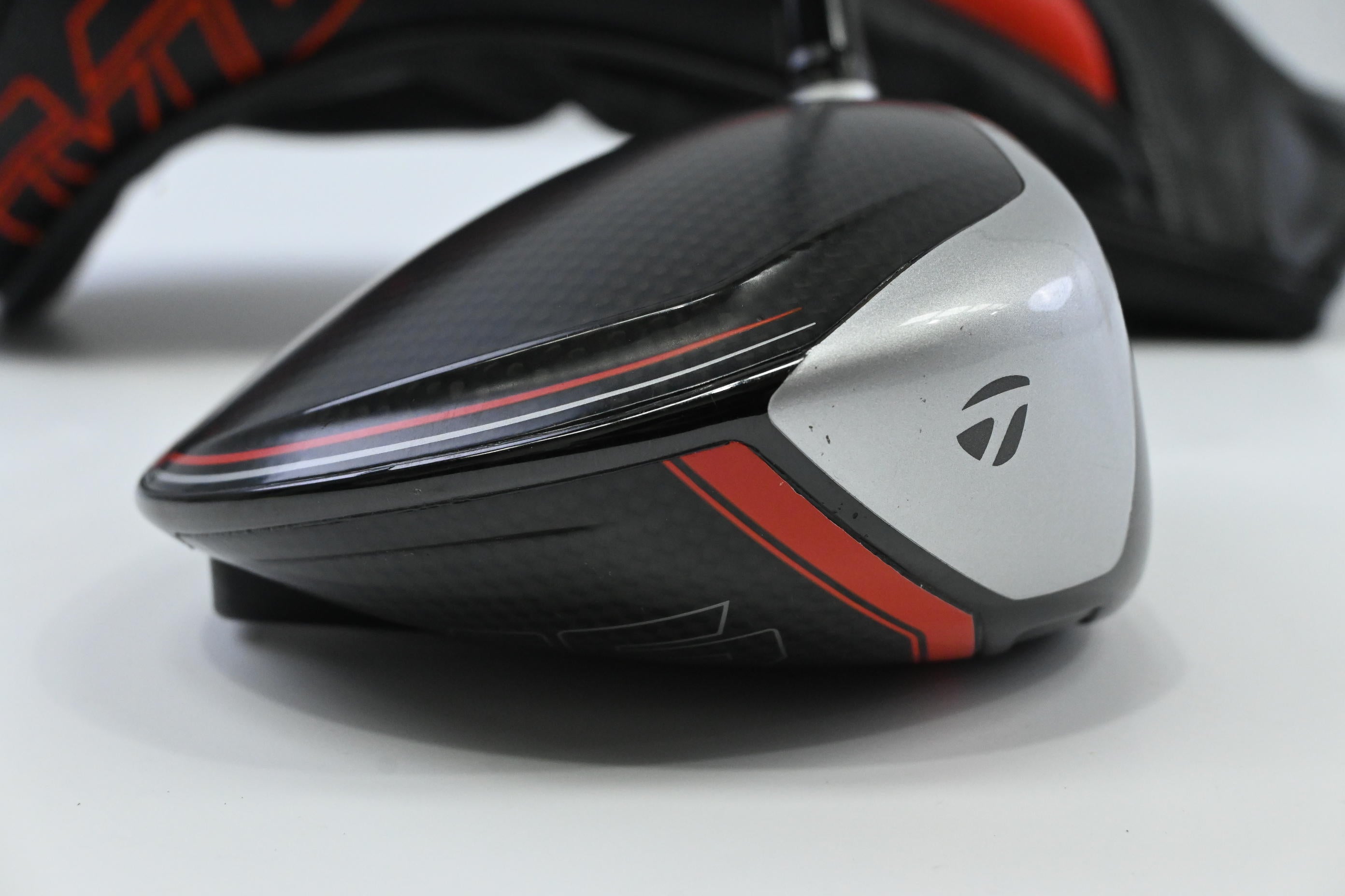 Taylormade M6 Driver / 10.5 Degree / Regular Flex Fujikura Atmos Red 5