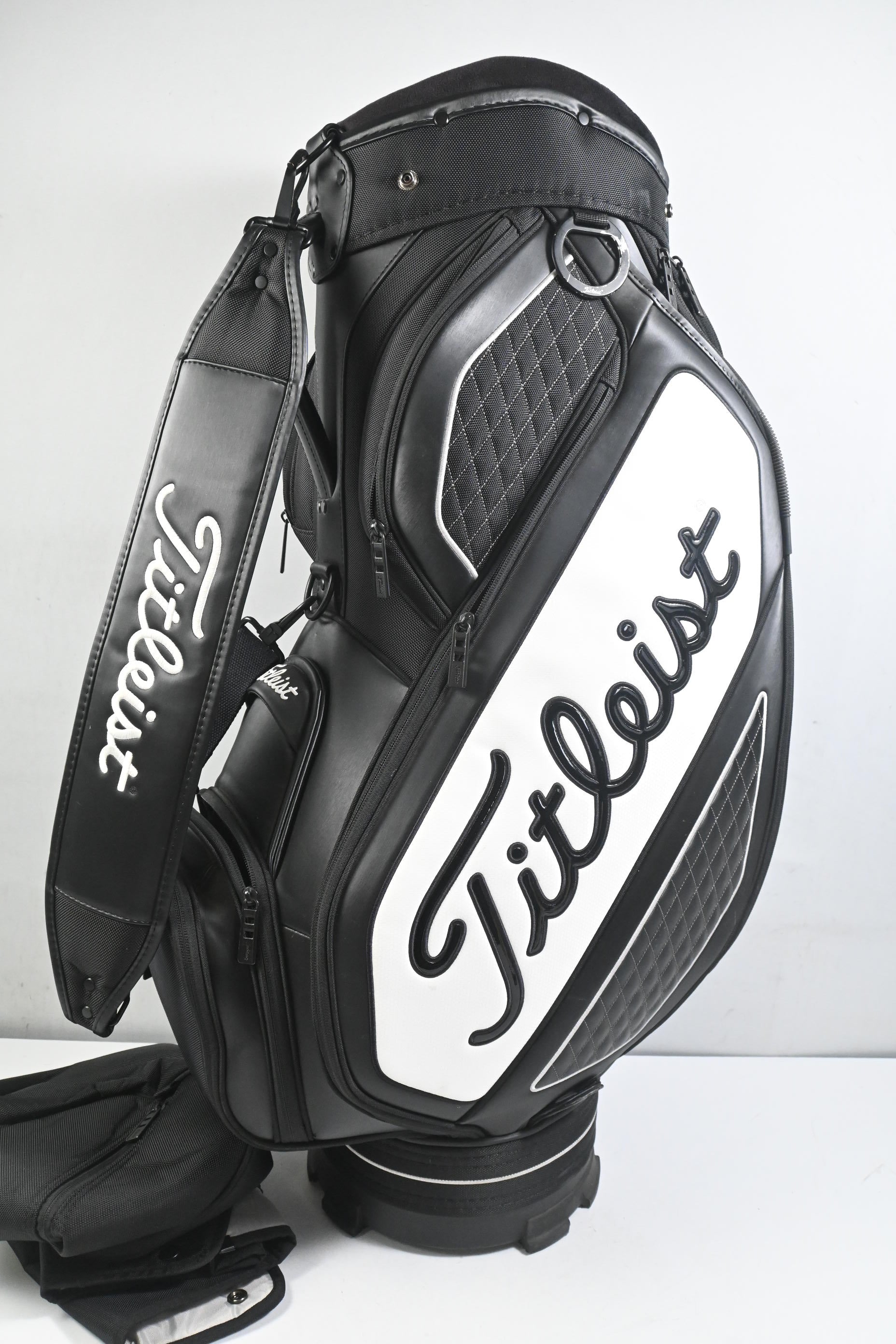 Titleist Tour Series Midsize Tour Bag / 6-Way Divider / Black, White