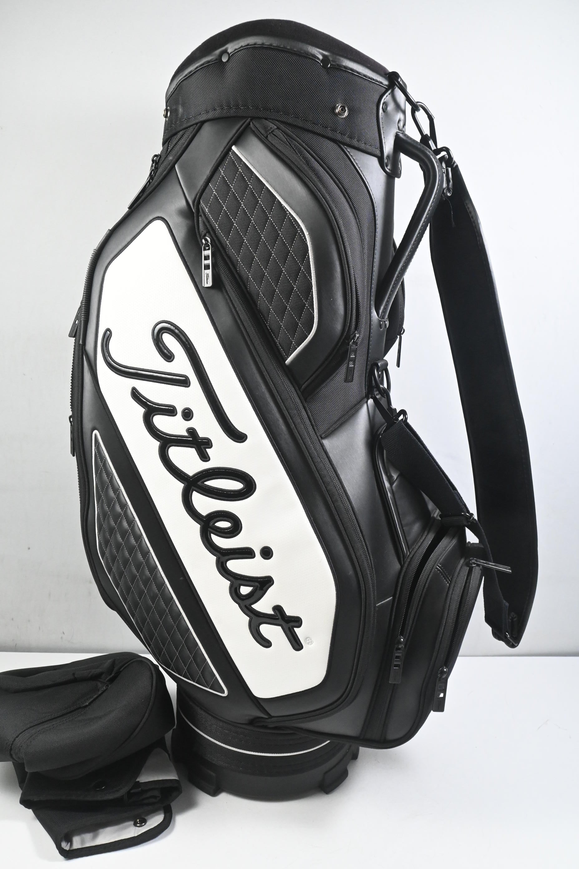 Titleist Tour Series Midsize Tour Bag / 6-Way Divider / Black, White