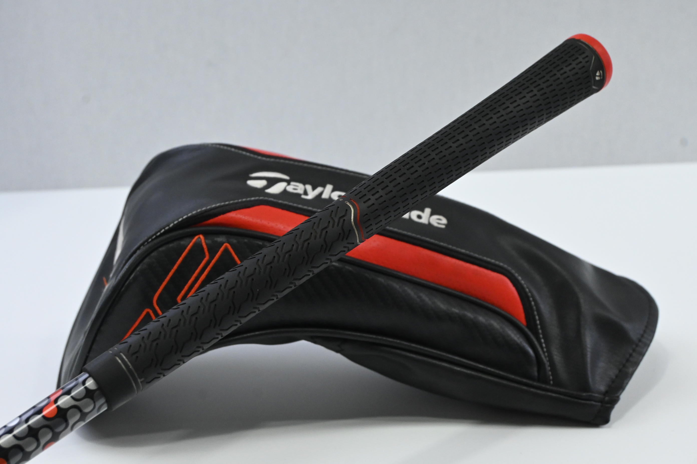 Taylormade M6 Driver / 10.5 Degree / Regular Flex Fujikura Atmos Red 5