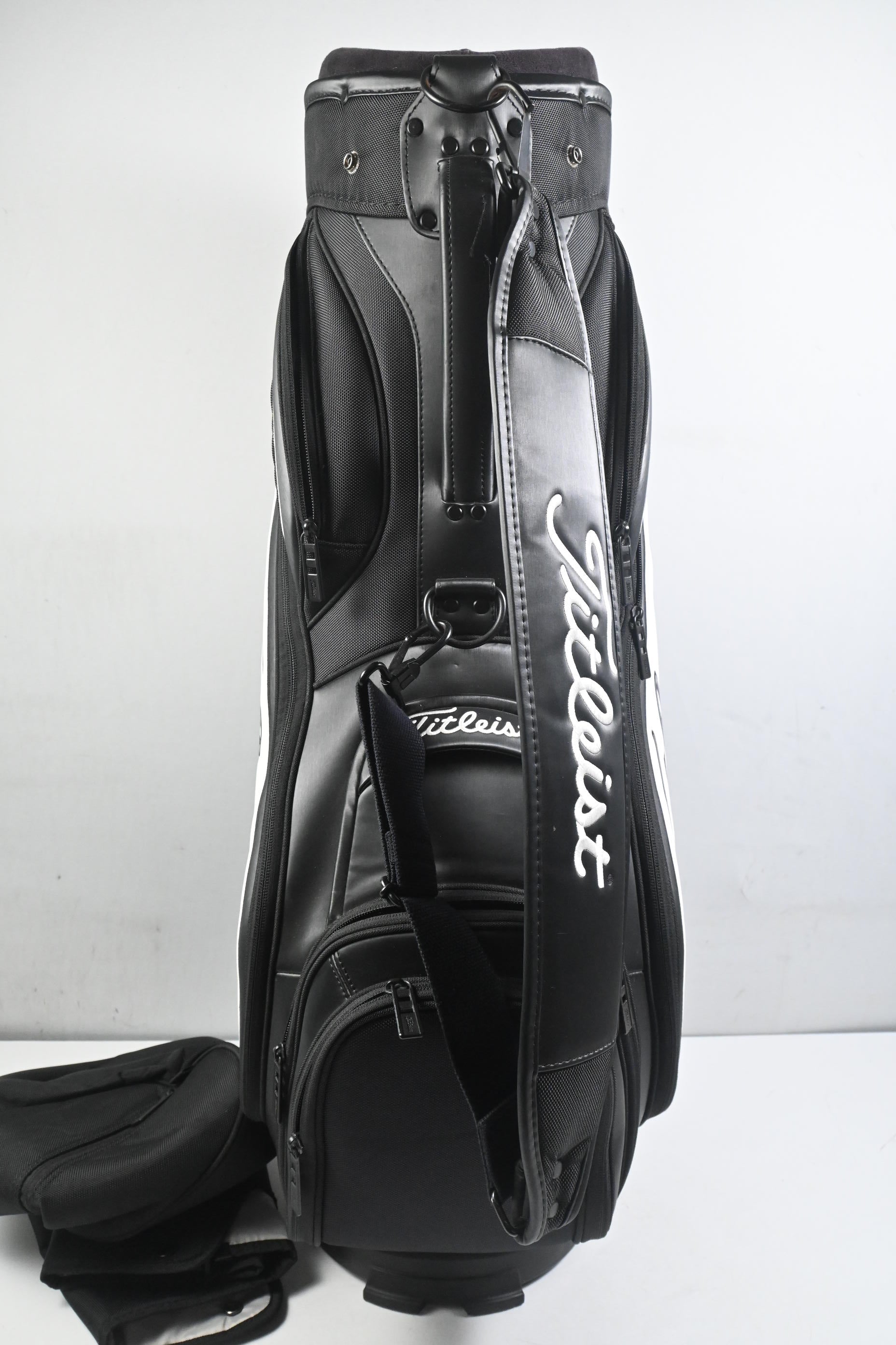 Titleist Tour Series Midsize Tour Bag / 6-Way Divider / Black, White