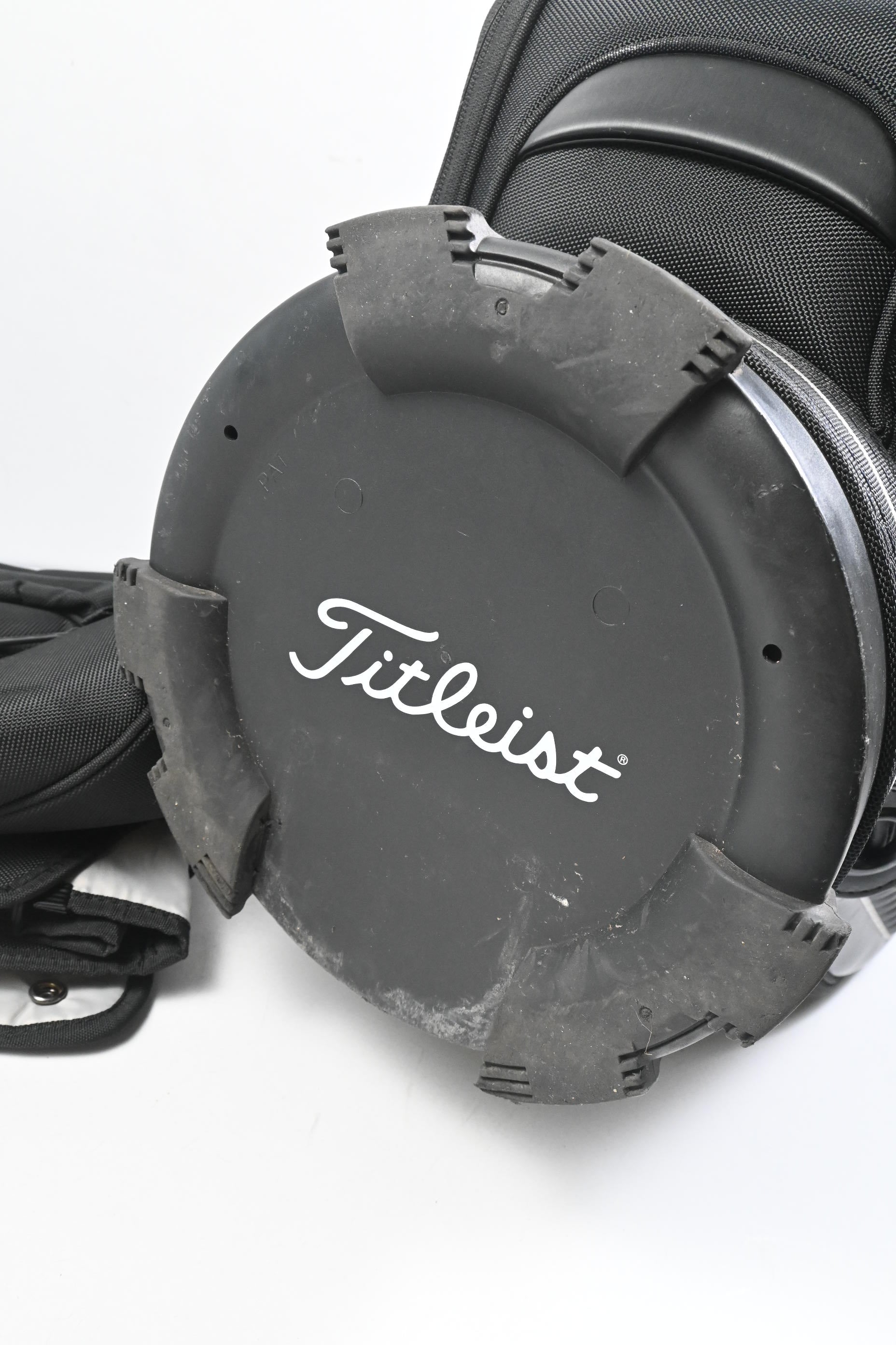 Titleist Tour Series Midsize Tour Bag / 6-Way Divider / Black, White