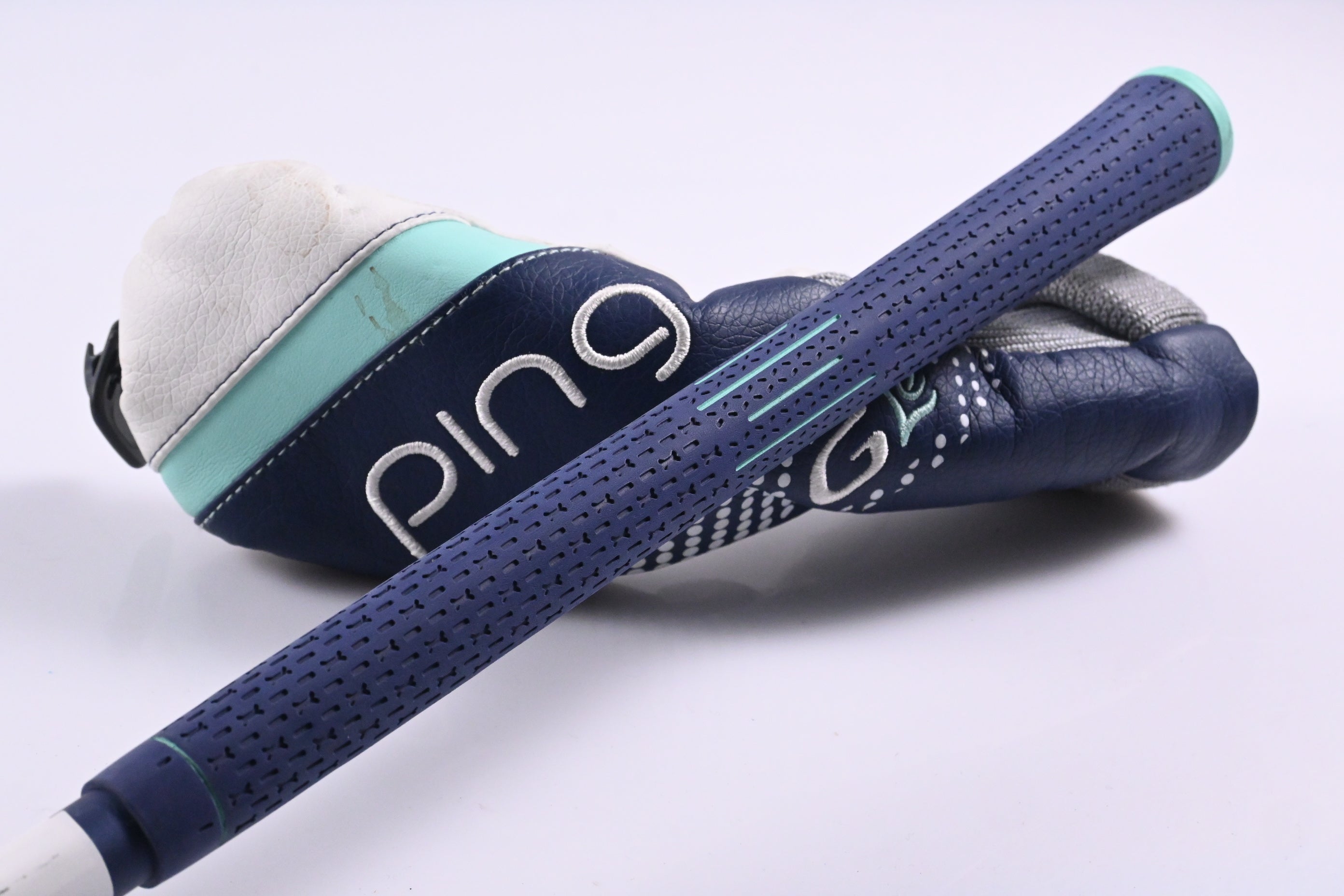 Ladies Ping G Le #6 Hybrid / 30 Degree / Ladies Flex Ping ULT230 Shaft