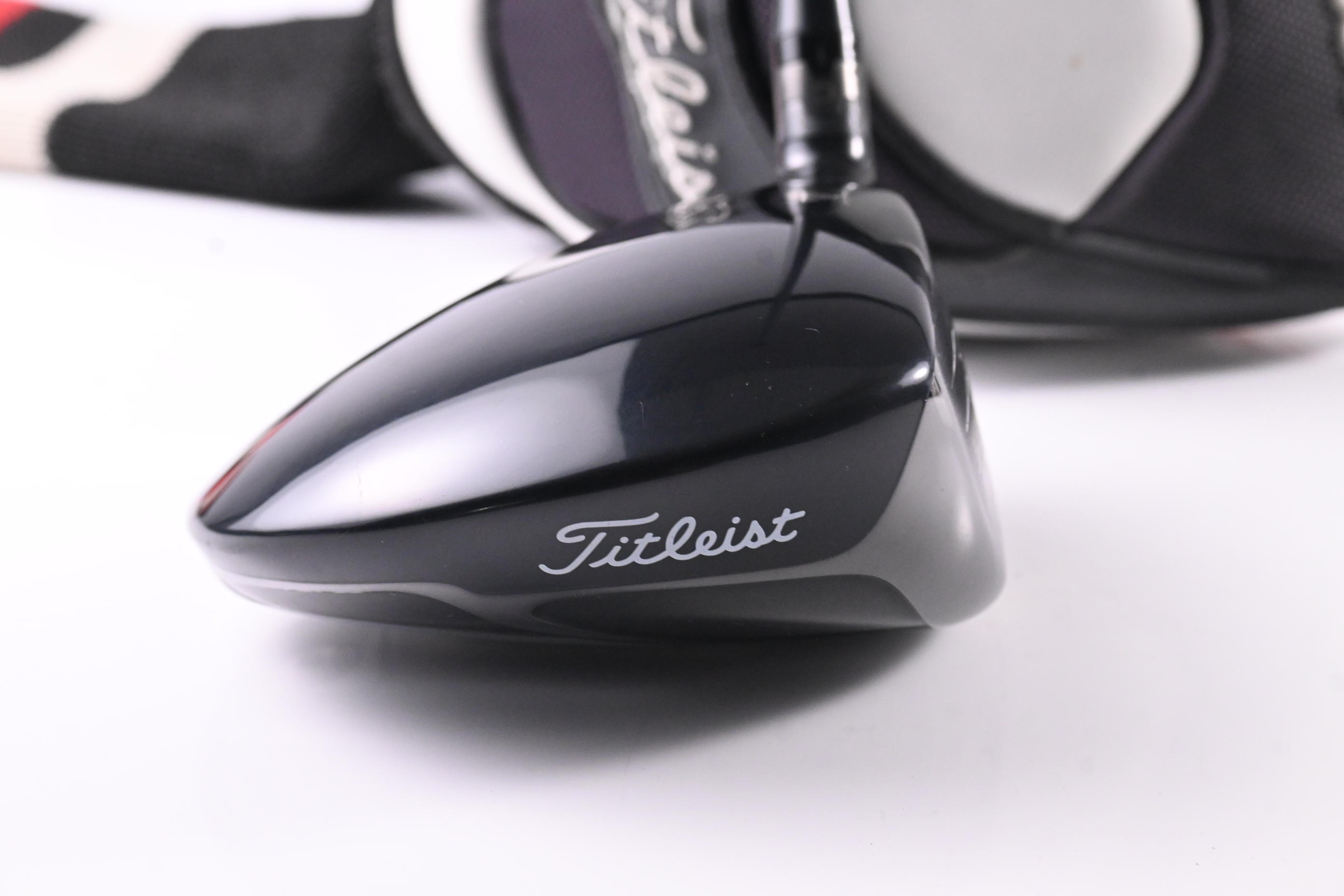 Titleist 910 D2 Driver / 10.5 Degree / Regular Flex GraFalloy ProLaunch Red Shaft
