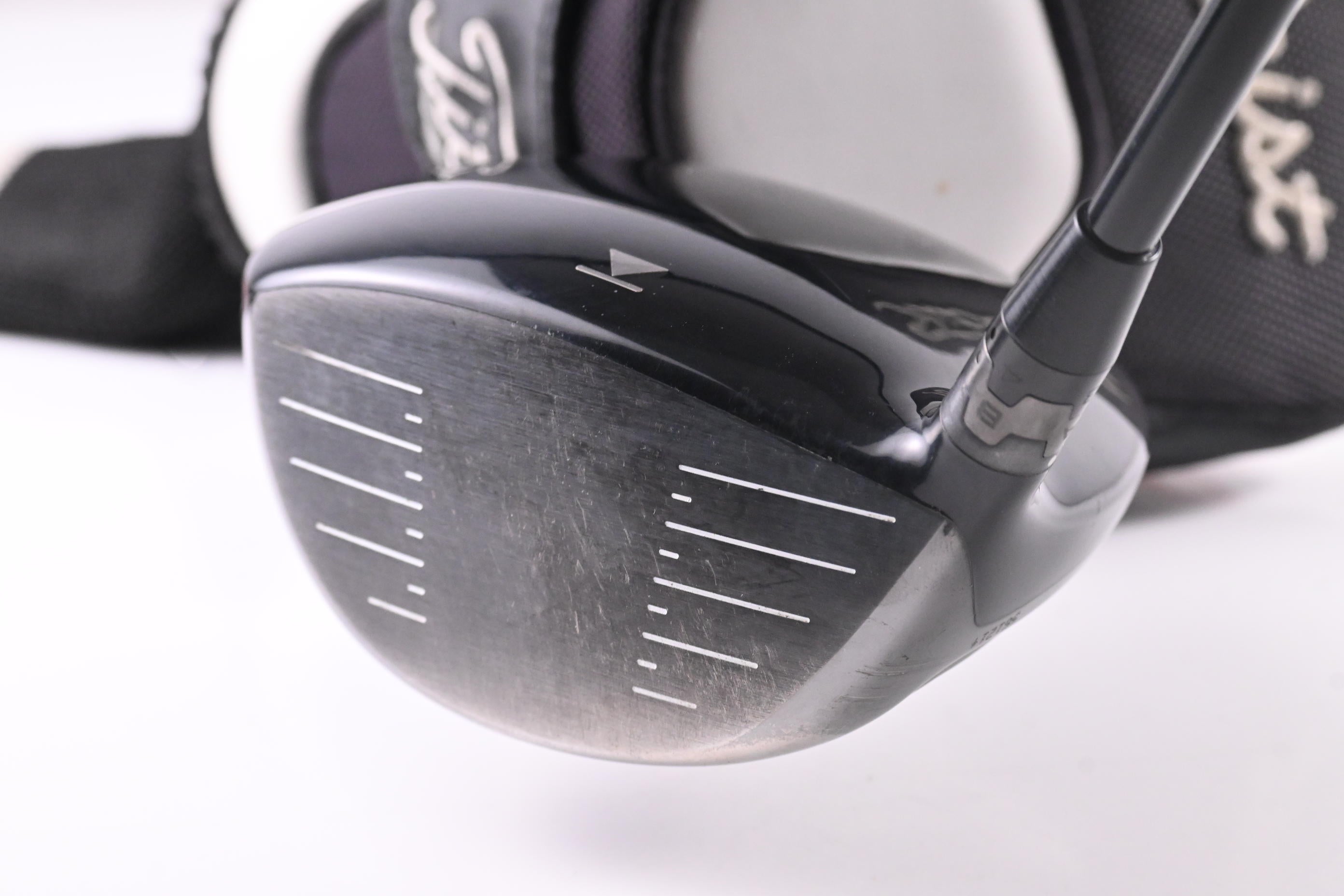 Titleist 910 D2 Driver / 10.5 Degree / Regular Flex GraFalloy ProLaunch Red Shaft