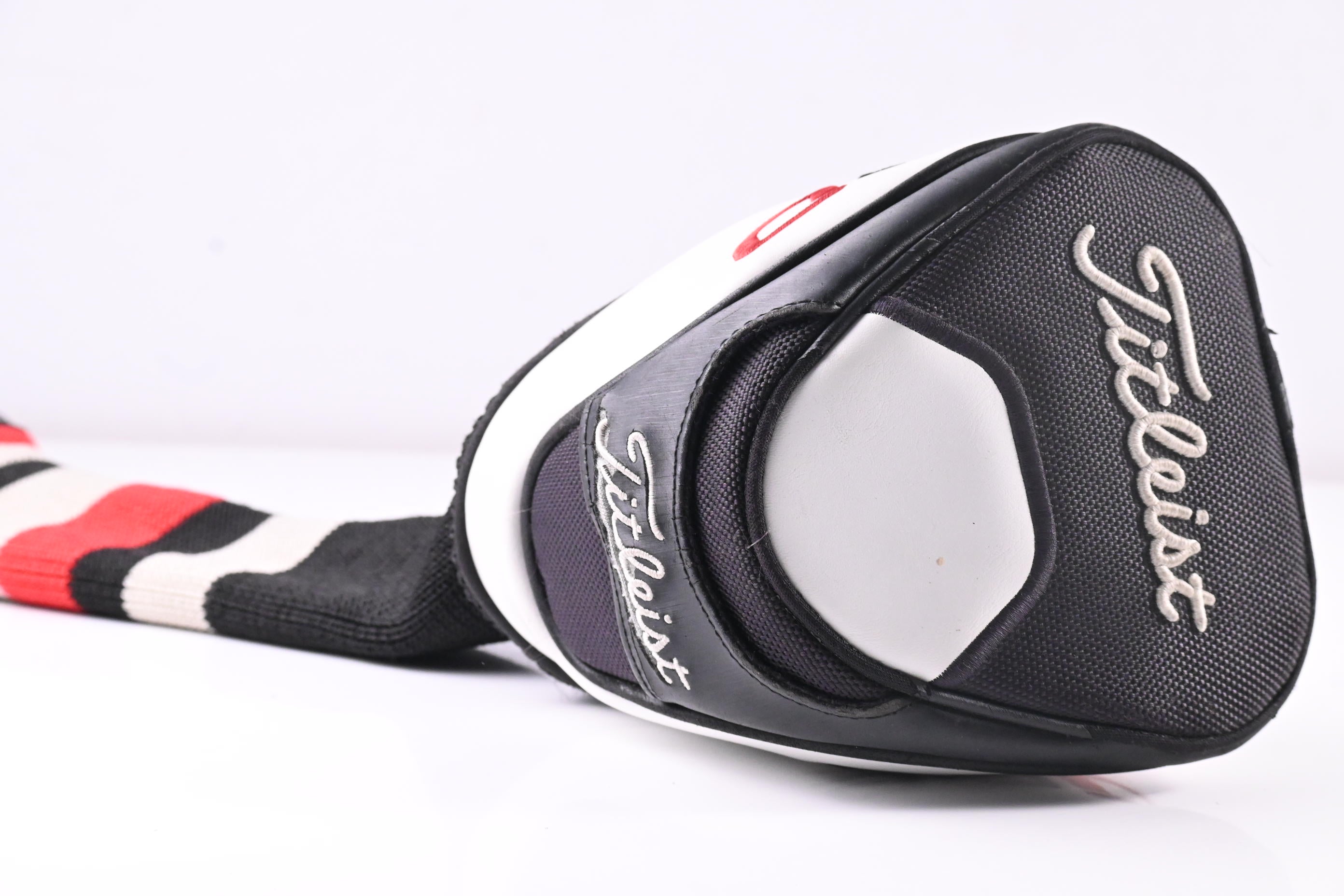 Titleist 910 D2 Driver / 10.5 Degree / Regular Flex GraFalloy ProLaunch Red Shaft