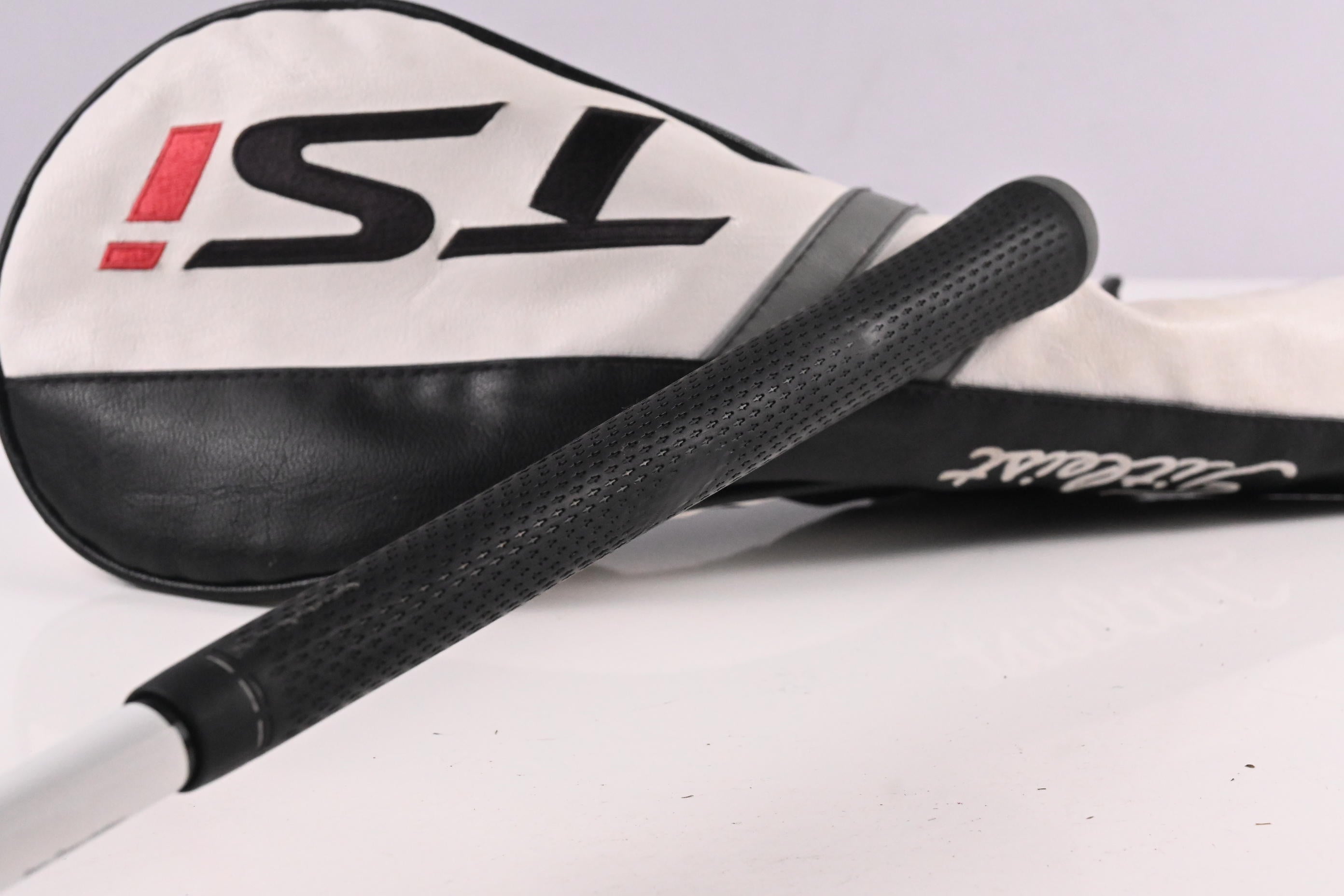 Titleist TSi3 Driver / 10 Degree / Stiff Flex Aldila Rogue Black 70 Shaft