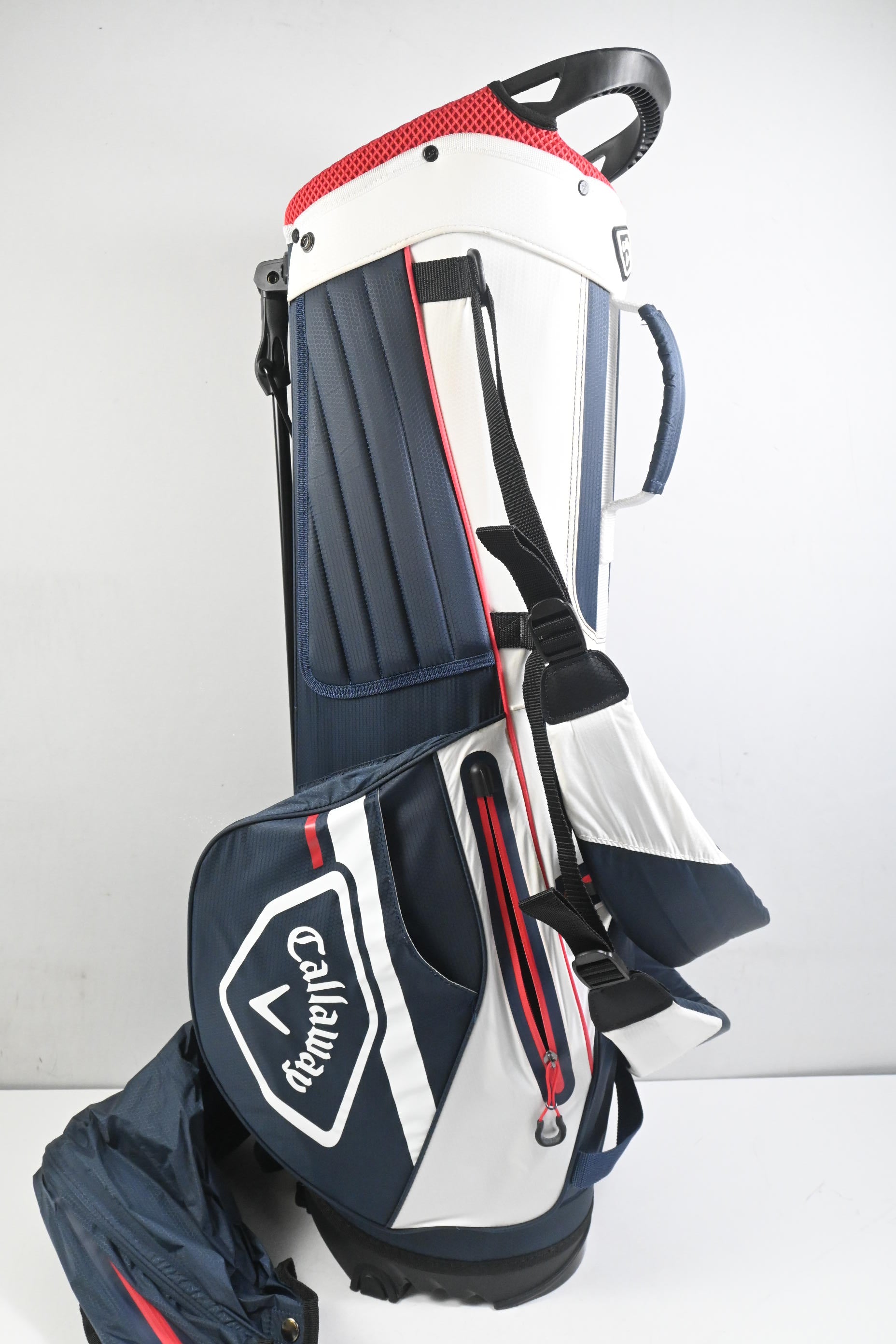 Callaway Chev Dry Stand Bag / 4-Way Divider / White, Navy & Red