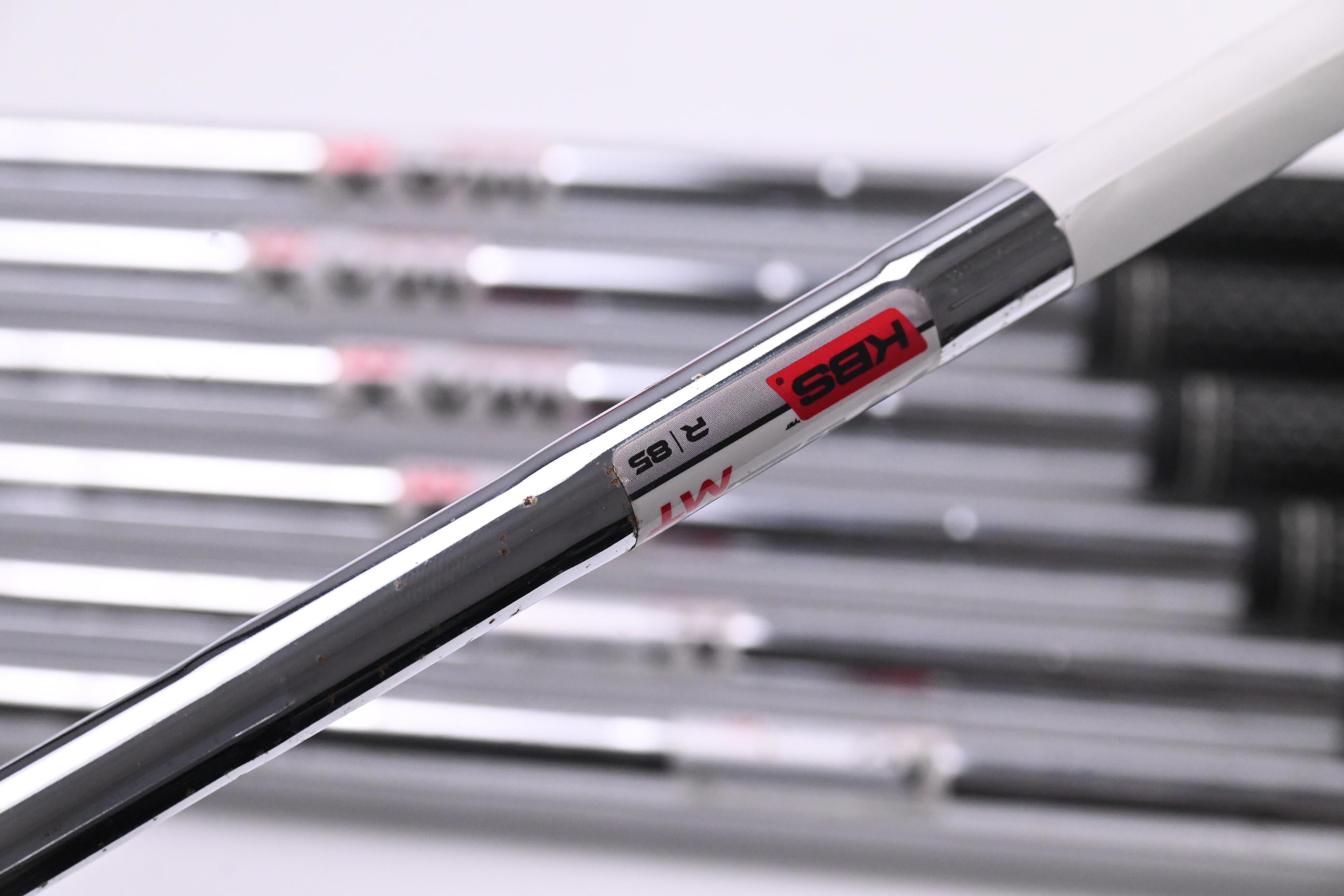 Taylormade SIM2 Max Irons / 5-PW+SW / Regular Flex KBS MAX MT 85 Shafts