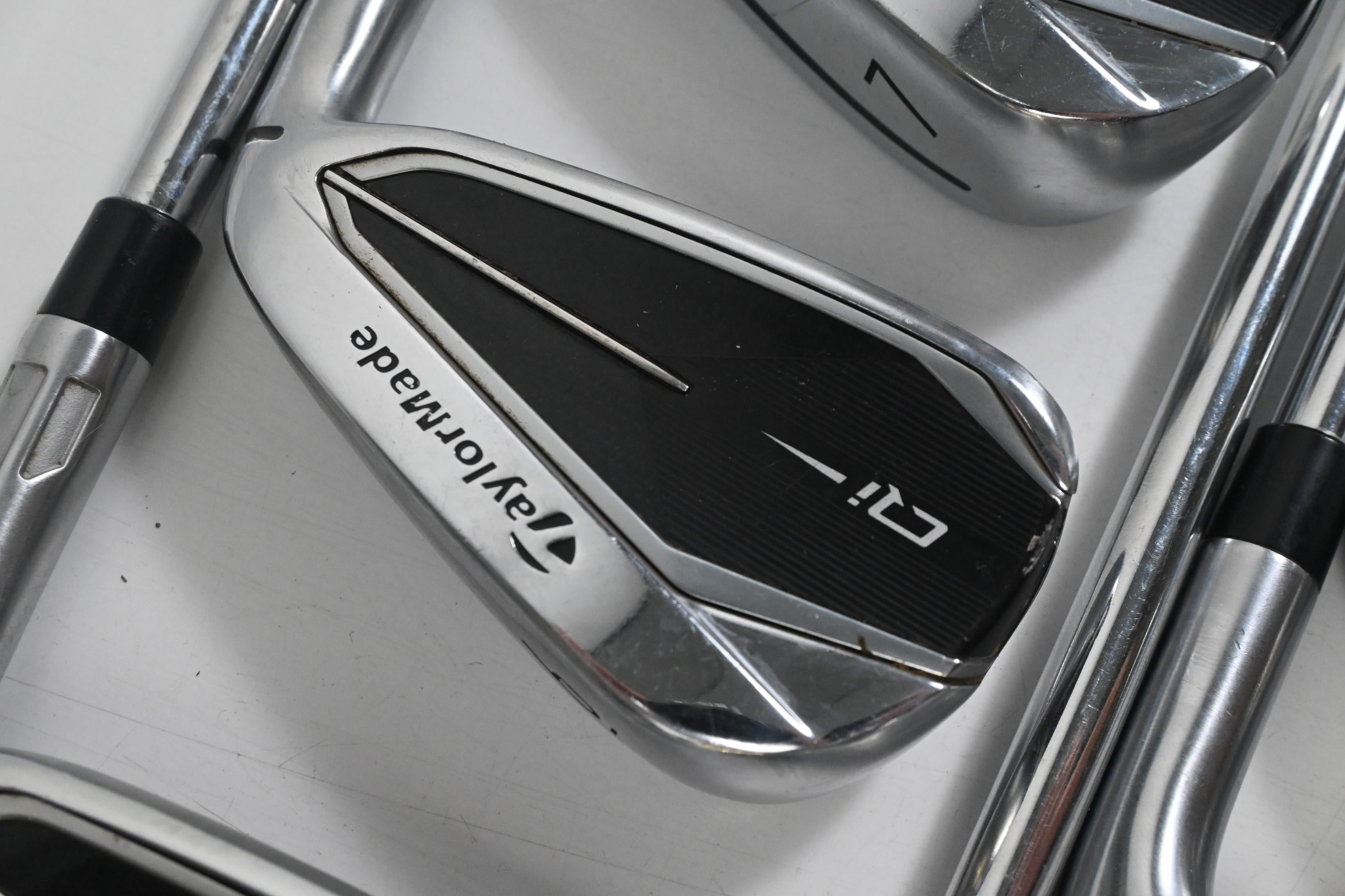 Taylormade Qi Irons / 5-PW+SW / Regular Flex KBS MAX MT 85 Shafts