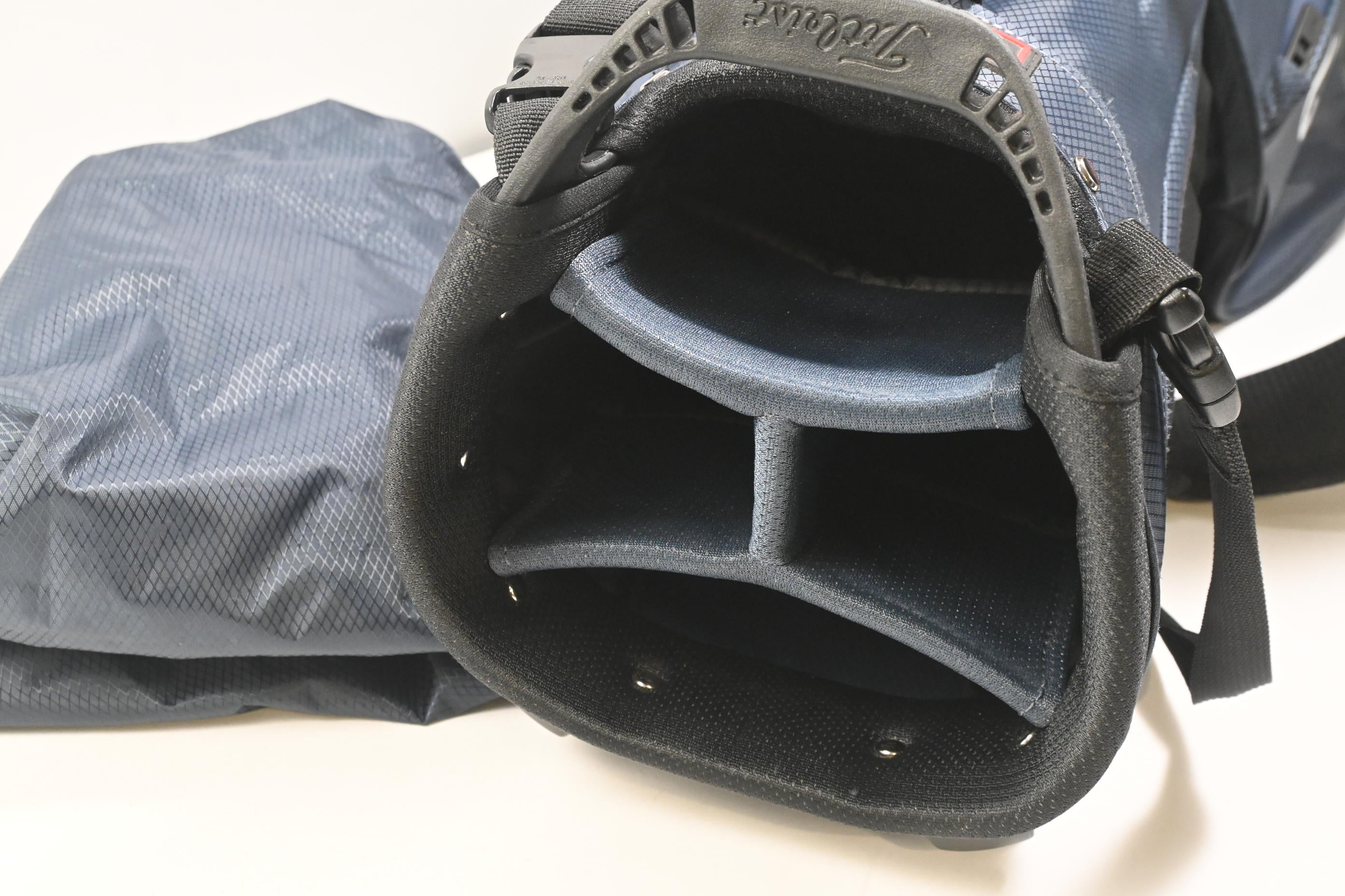 Titleist Players 4 StaDry Stand Bag / 4-Way Divider / Navy