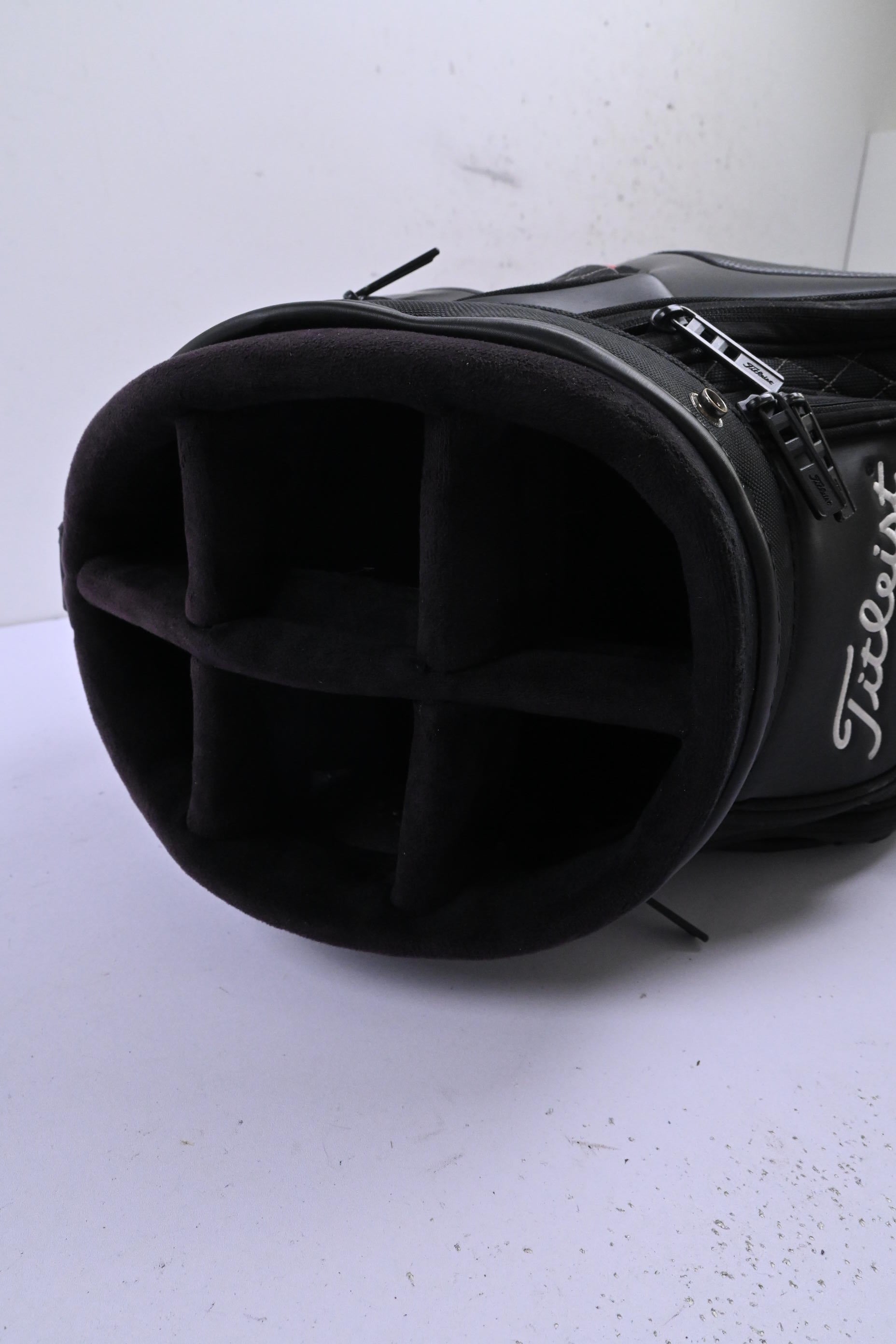 Titleist Tour Bag / 6-Way Divider / Black, White & Red