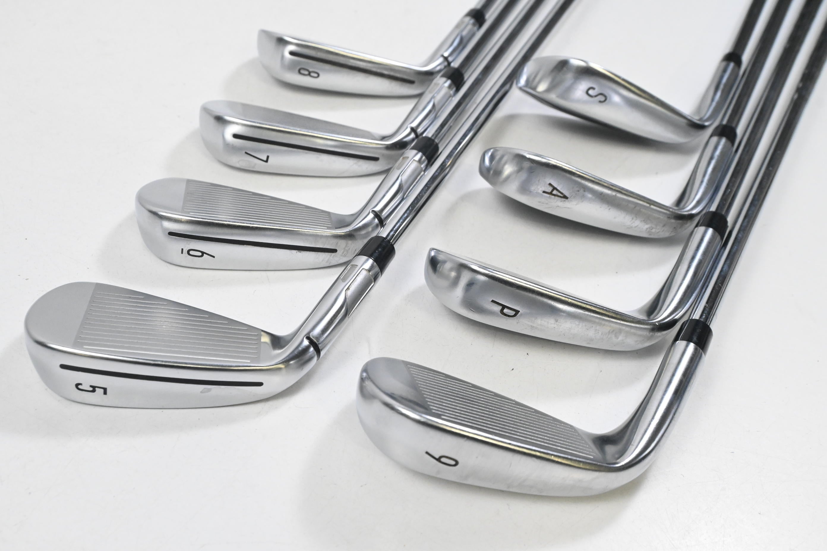 Taylormade Qi Irons / 5-PW+GW+SW / Regular Flex KBS MAX MT 85 Shafts