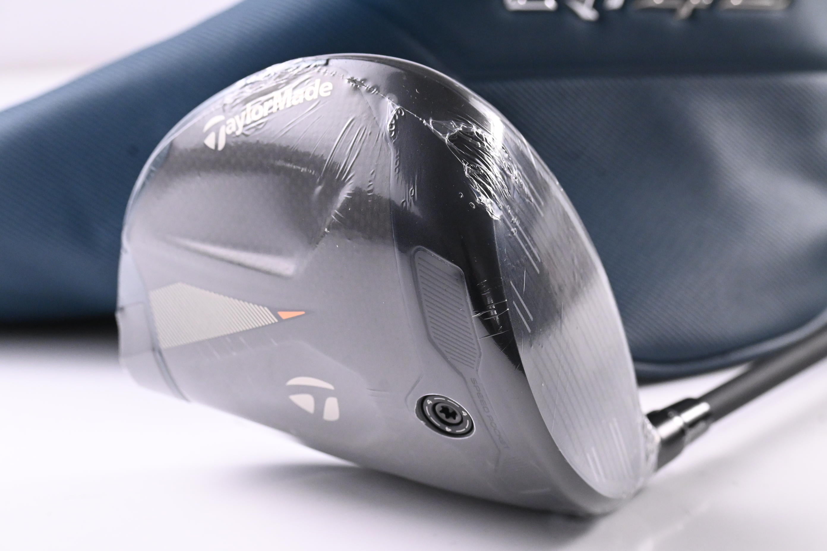 Taylormade Qi4D Max Driver / 10.5 Degree / Regular Flex REAX Blue 50 Shaft