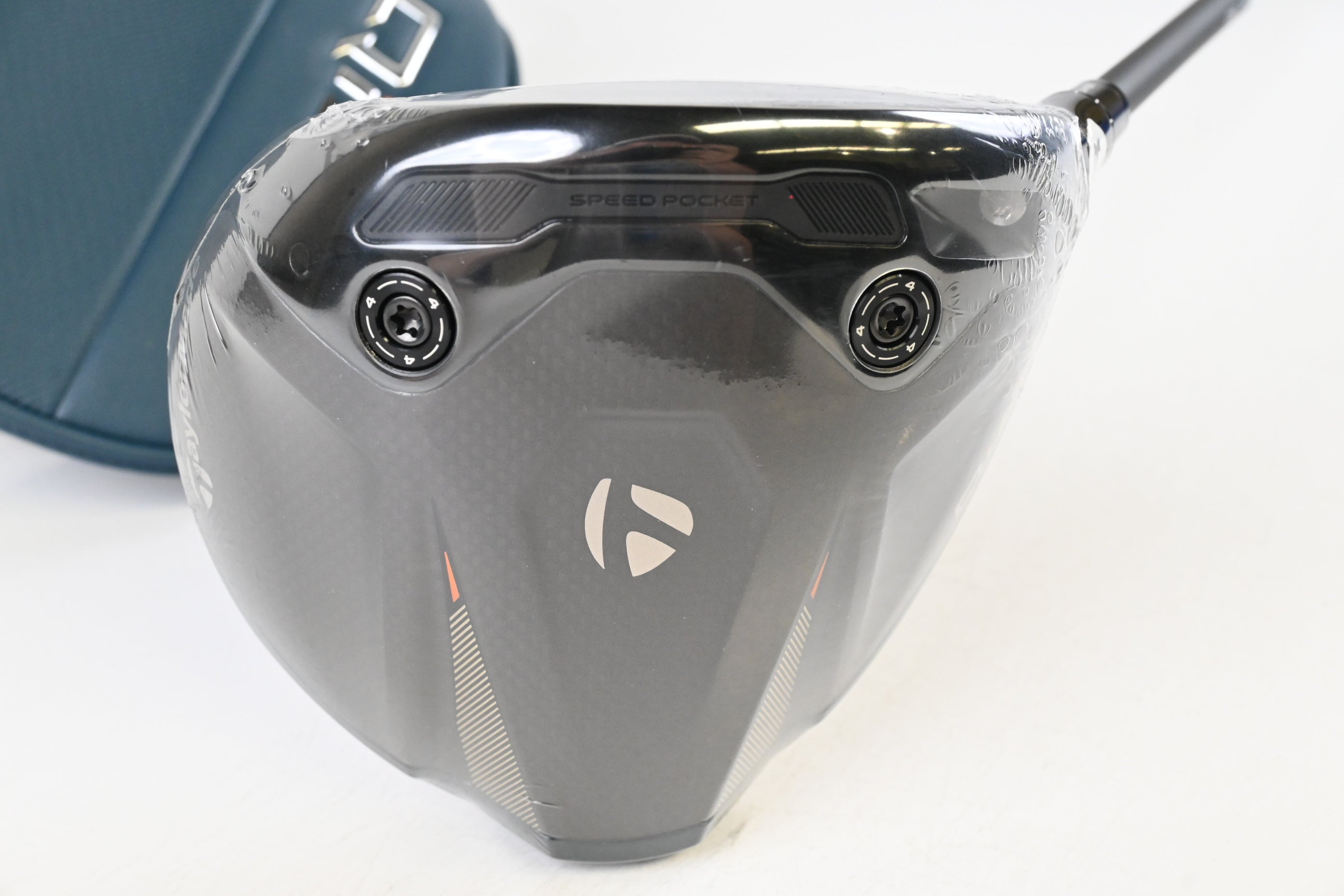 Taylormade Qi4D Driver / 10.5 Degree / Regular Flex Reax Blue 50 Shaft