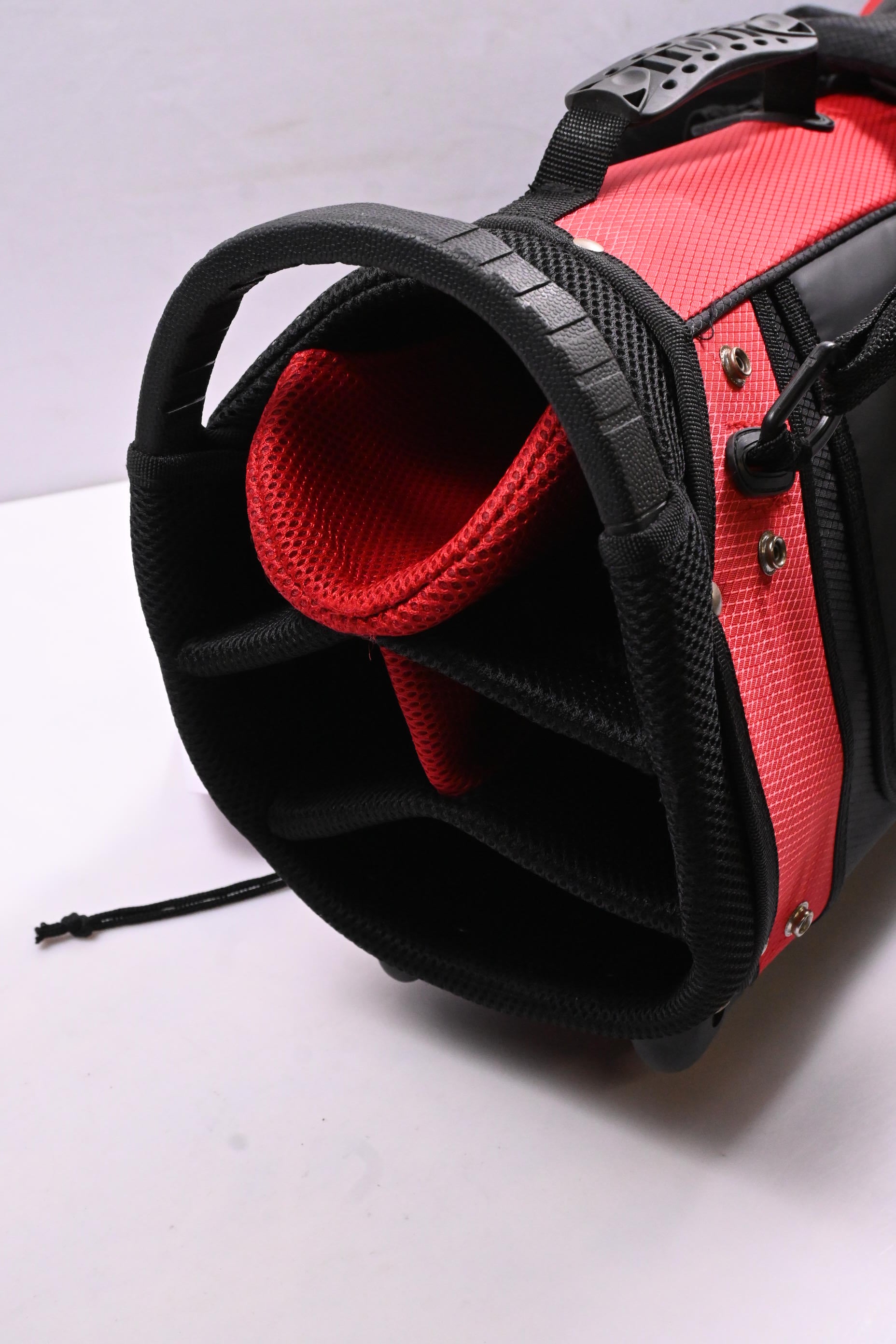 Benross Waterproof Stand Bag / 6-Way Divider / Black, White, Red