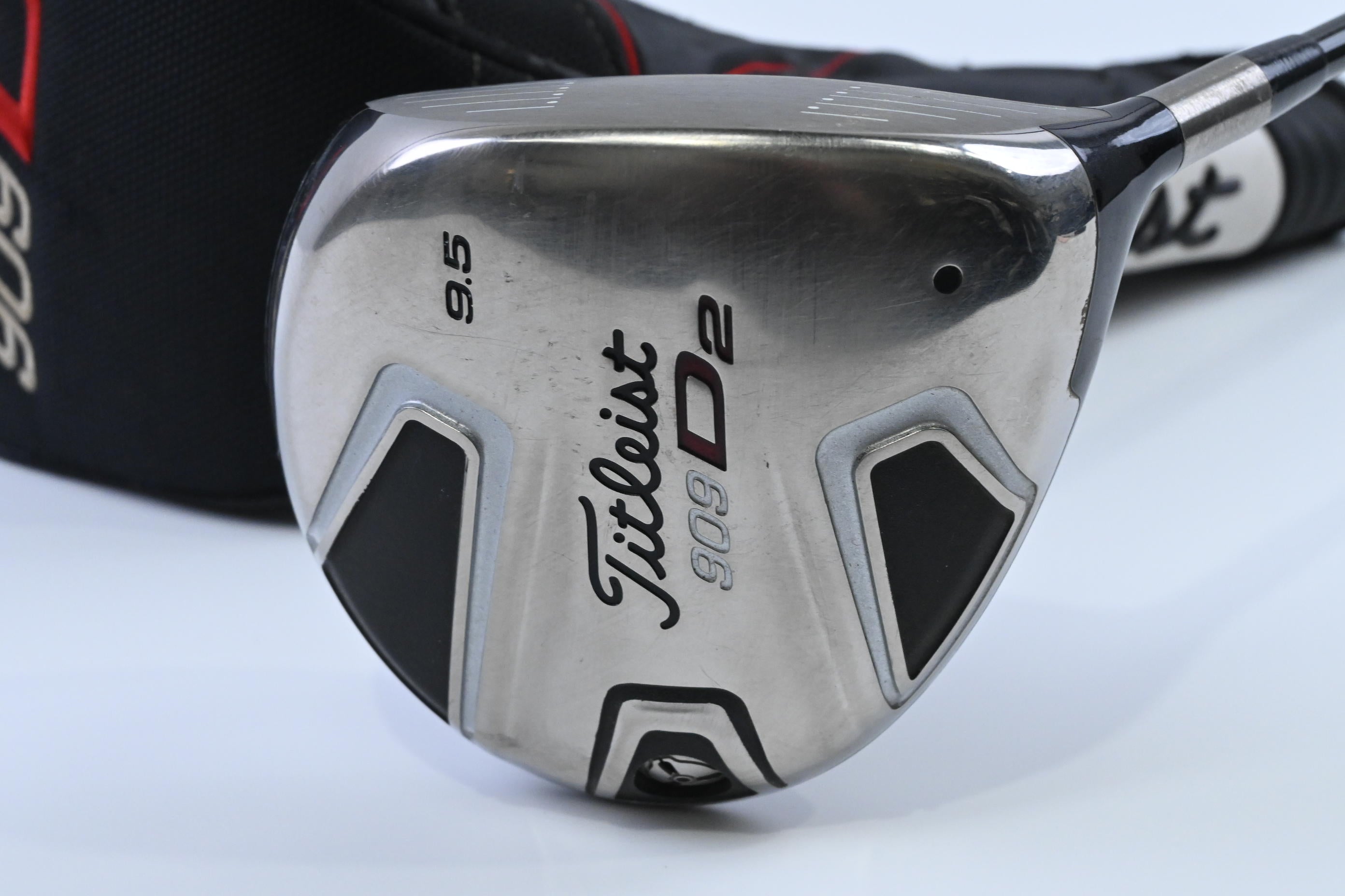 Titleist 909 D2 Driver / 9.5 Degree / X-Flex Aldila Trinity 65 Shaft